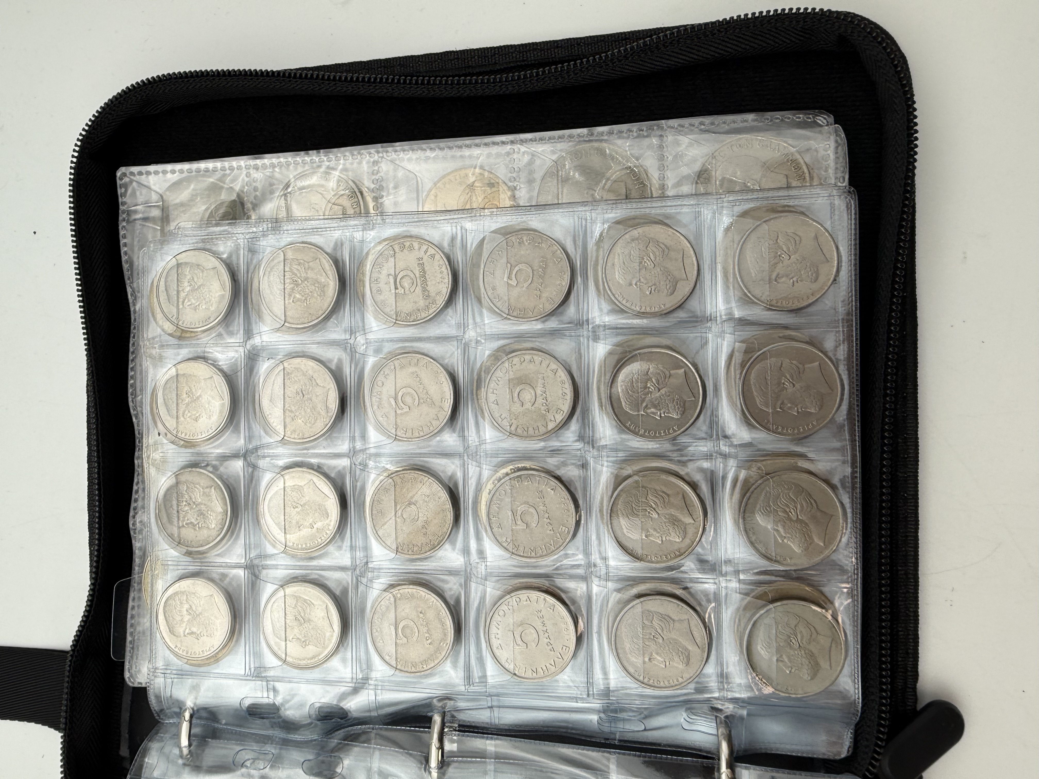 Greece - A collection of several hundred coins arranged in a special coin album, various conditions and years - 1 4