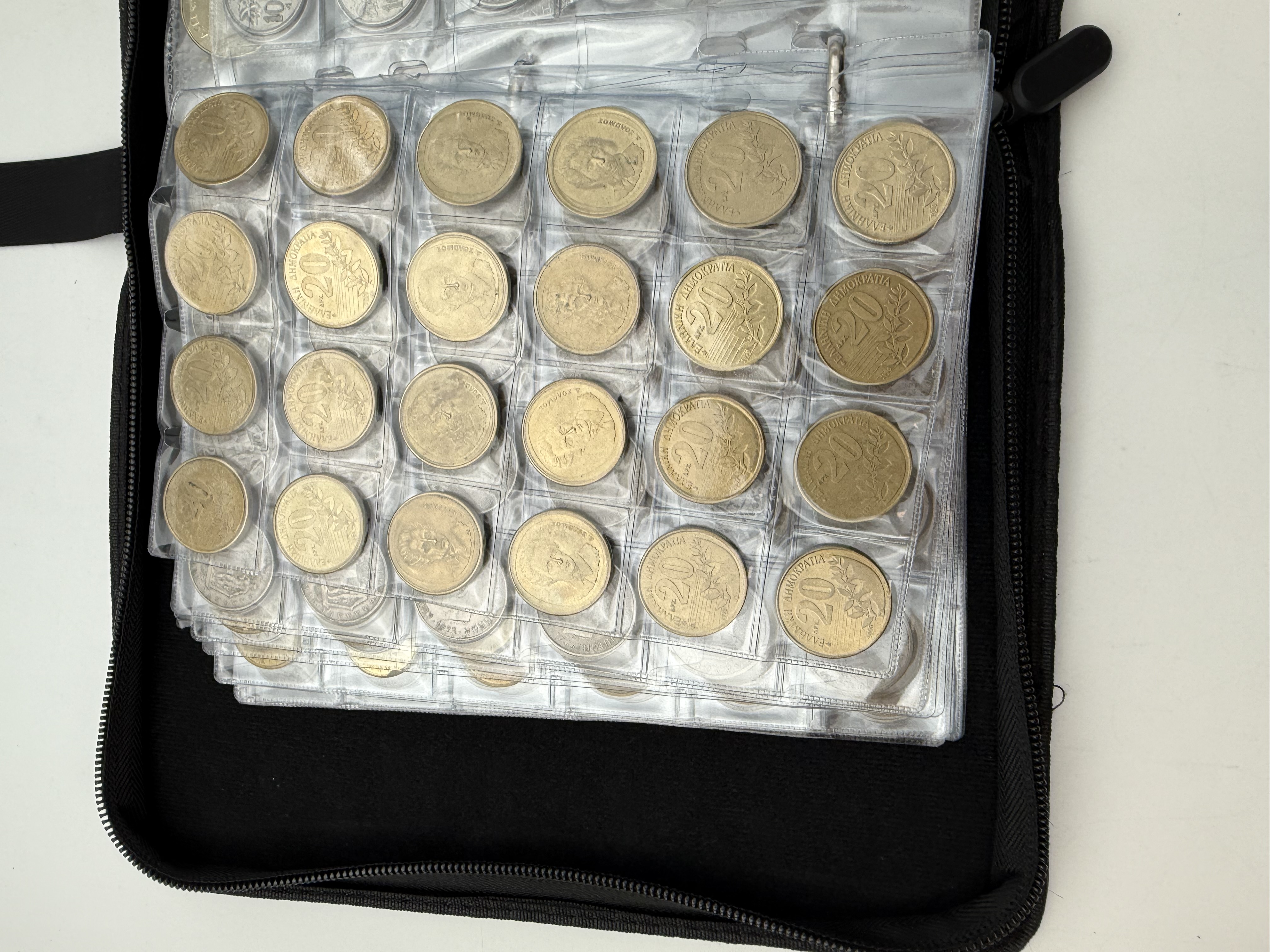 Greece - A collection of several hundred coins arranged in a special coin album, various conditions and years - 1 14