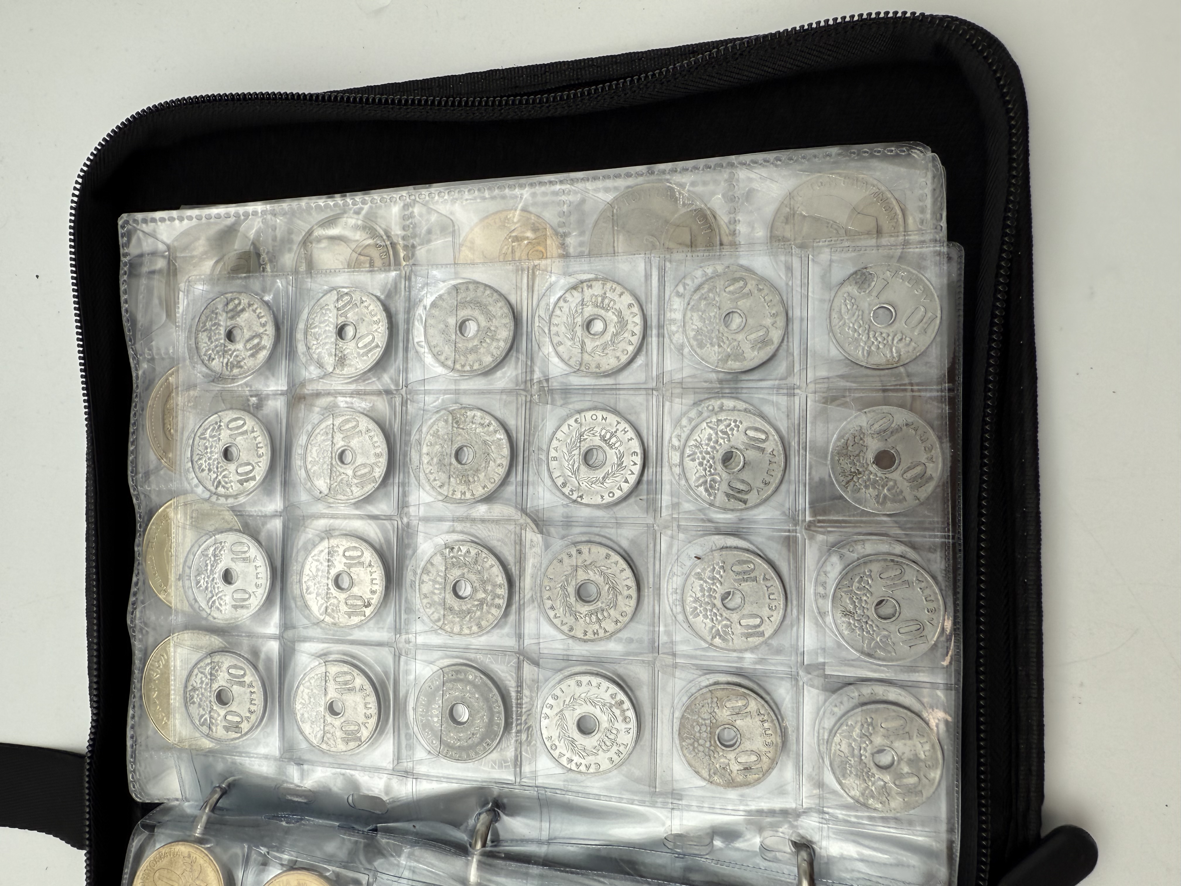 Greece - A collection of several hundred coins arranged in a special coin album, various conditions and years - 1 15