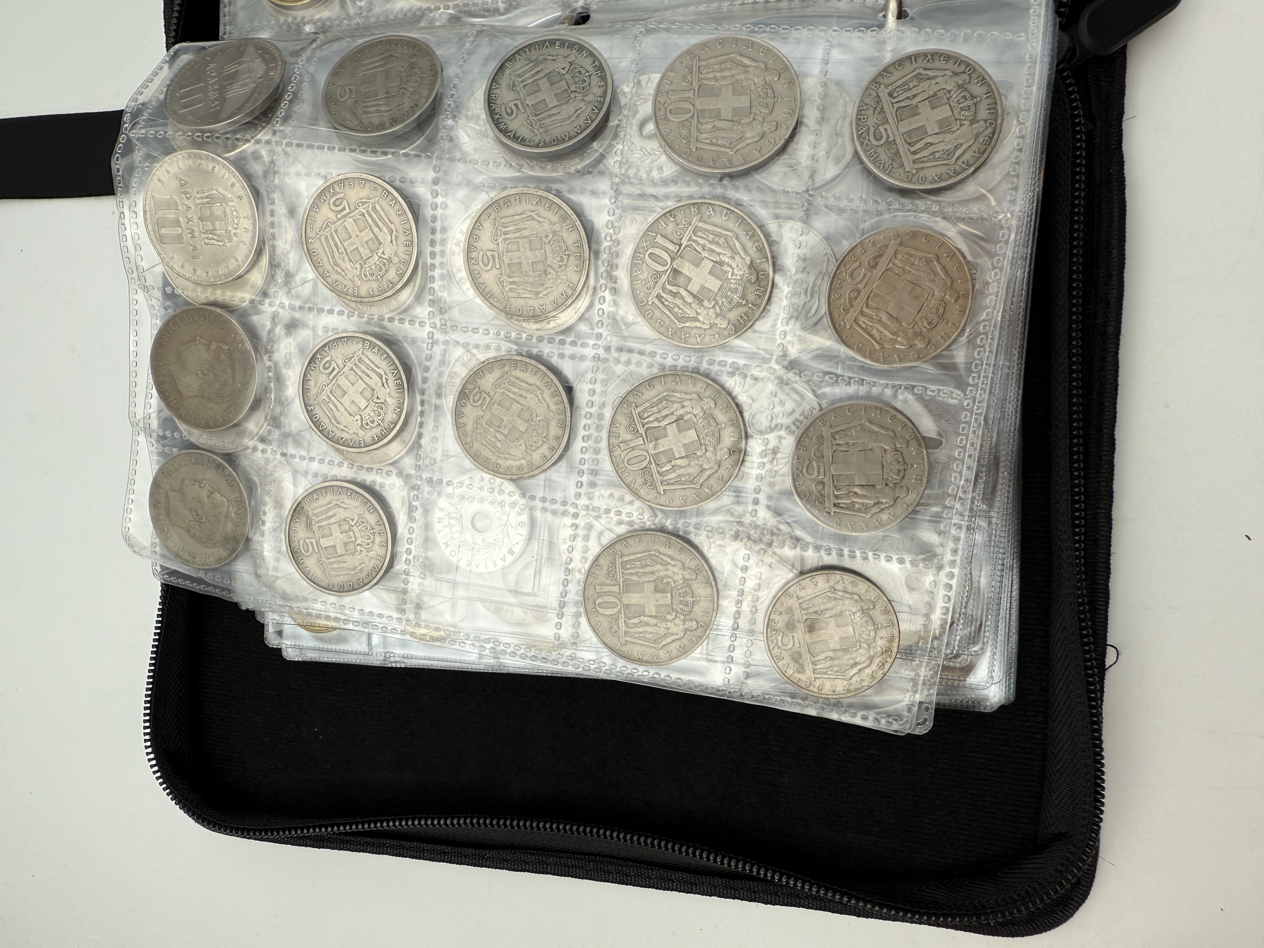 Greece - A collection of several hundred coins arranged in a special coin album, various conditions and years - 1 22