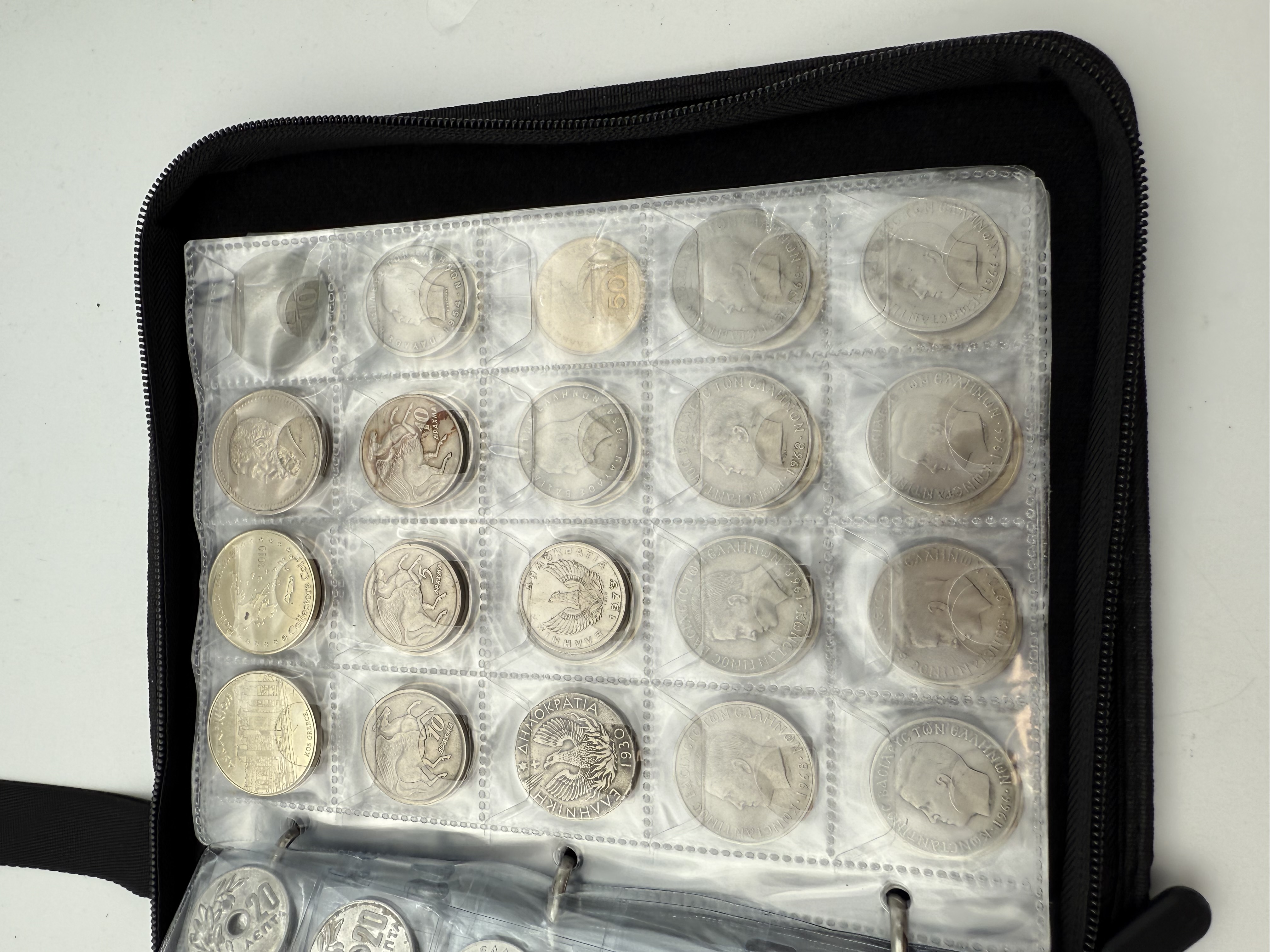 Greece - A collection of several hundred coins arranged in a special coin album, various conditions and years - 1 19