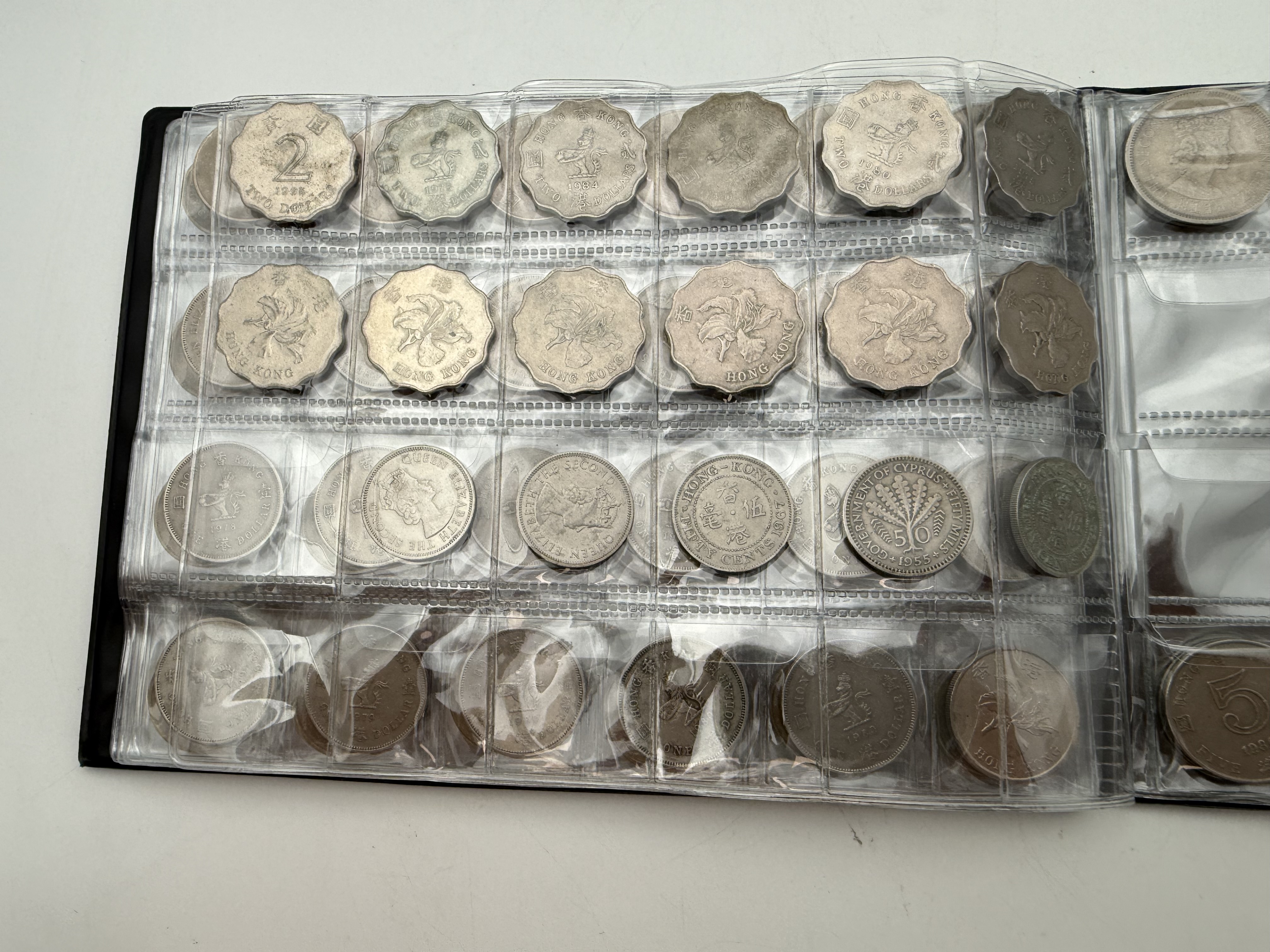 Hong Kong - A collection of several hundred coins arranged in a special coin album, various conditions and years - 1 4