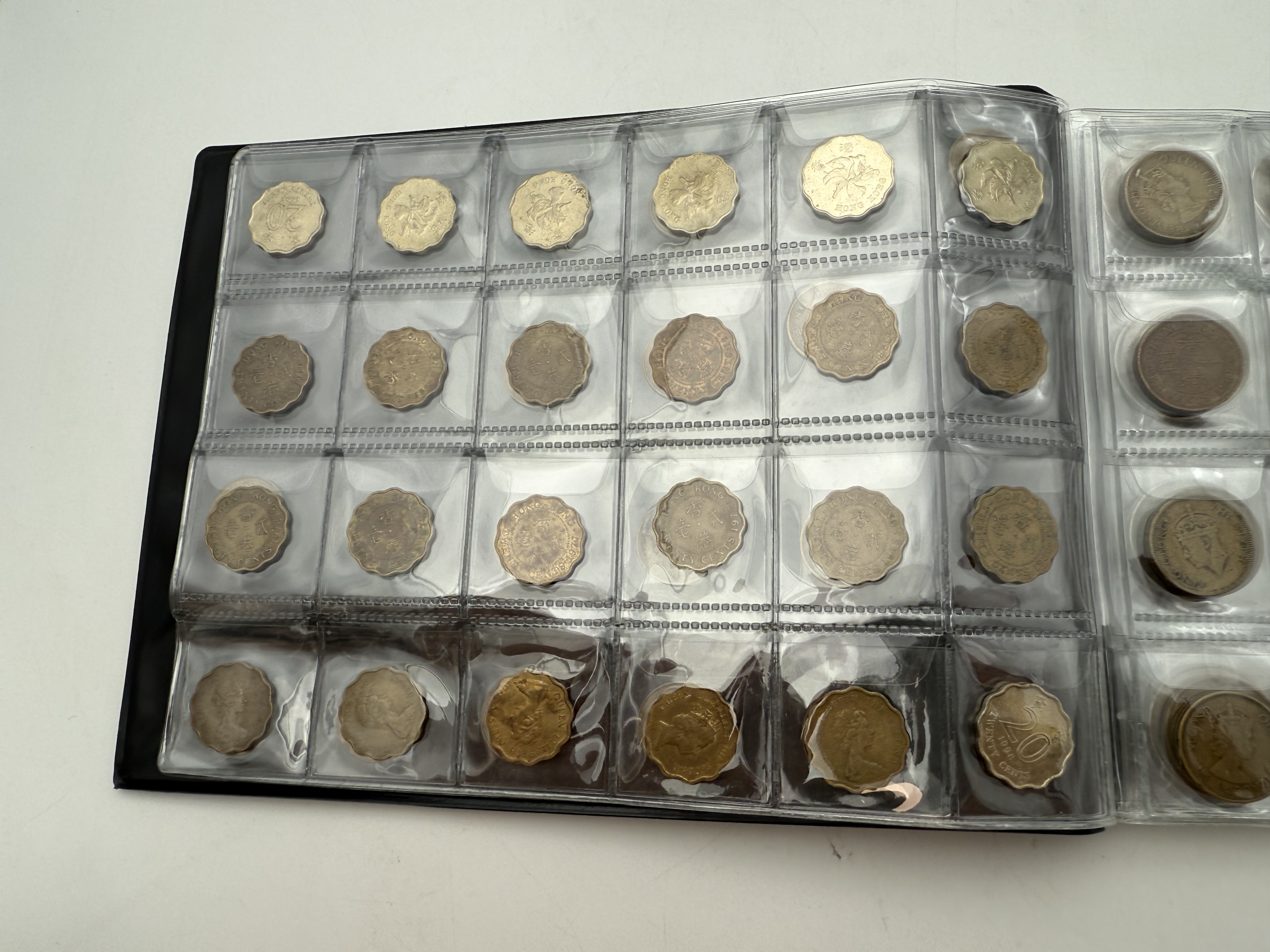 Hong Kong - A collection of several hundred coins arranged in a special coin album, various conditions and years - 1 13