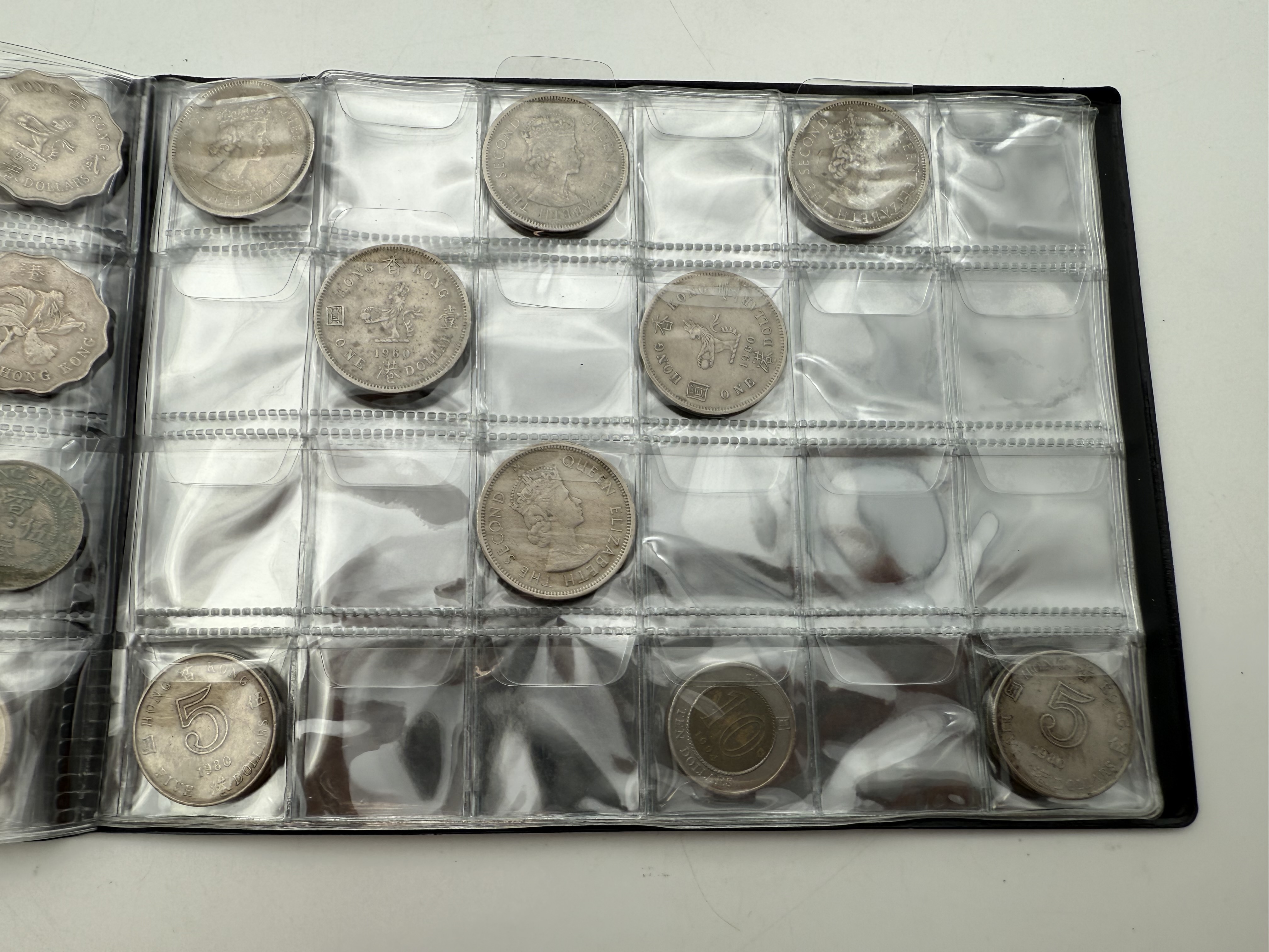 Hong Kong - A collection of several hundred coins arranged in a special coin album, various conditions and years - 1 5
