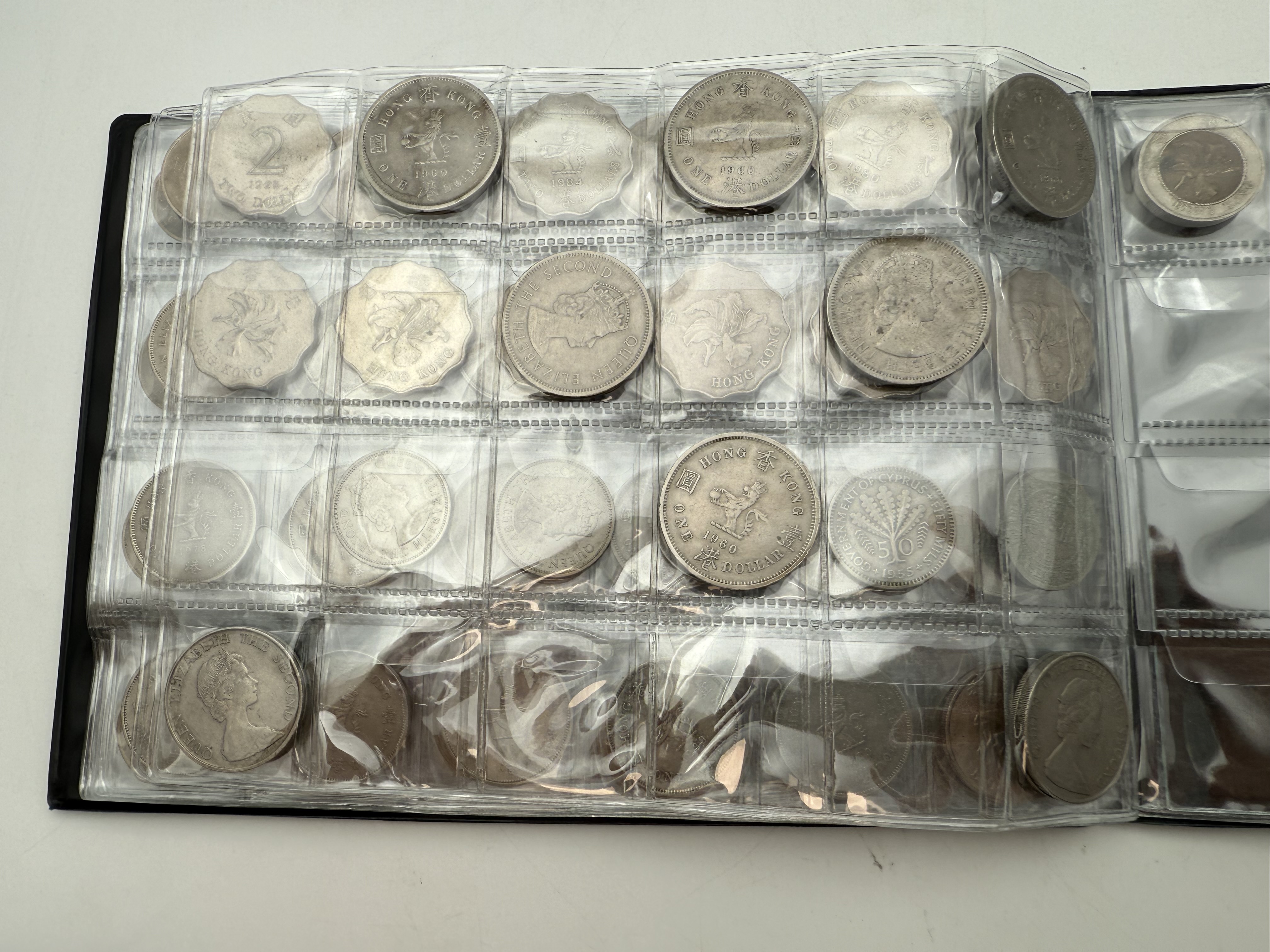 Hong Kong - A collection of several hundred coins arranged in a special coin album, various conditions and years - 1 6