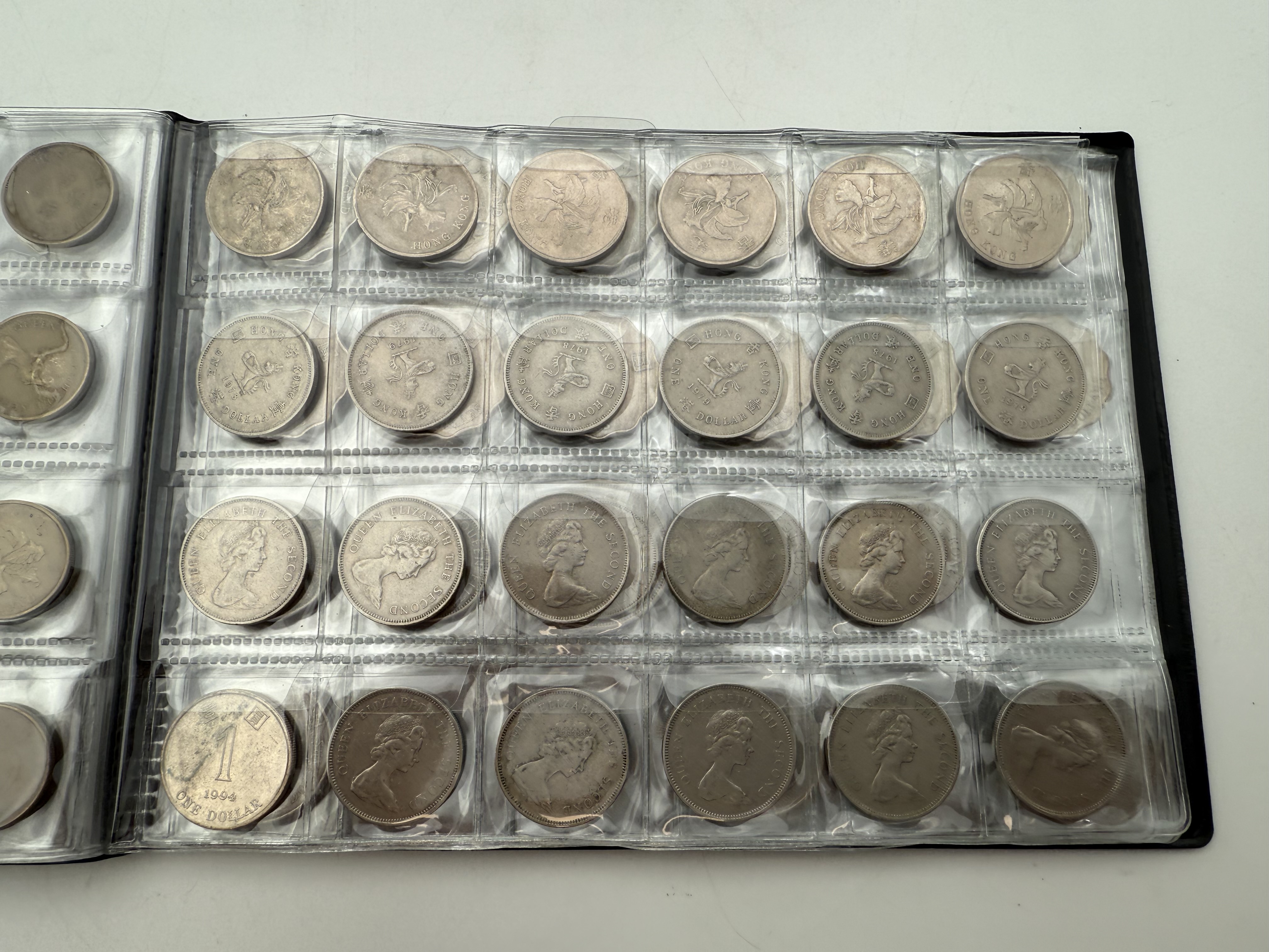 Hong Kong - A collection of several hundred coins arranged in a special coin album, various conditions and years - 1 1