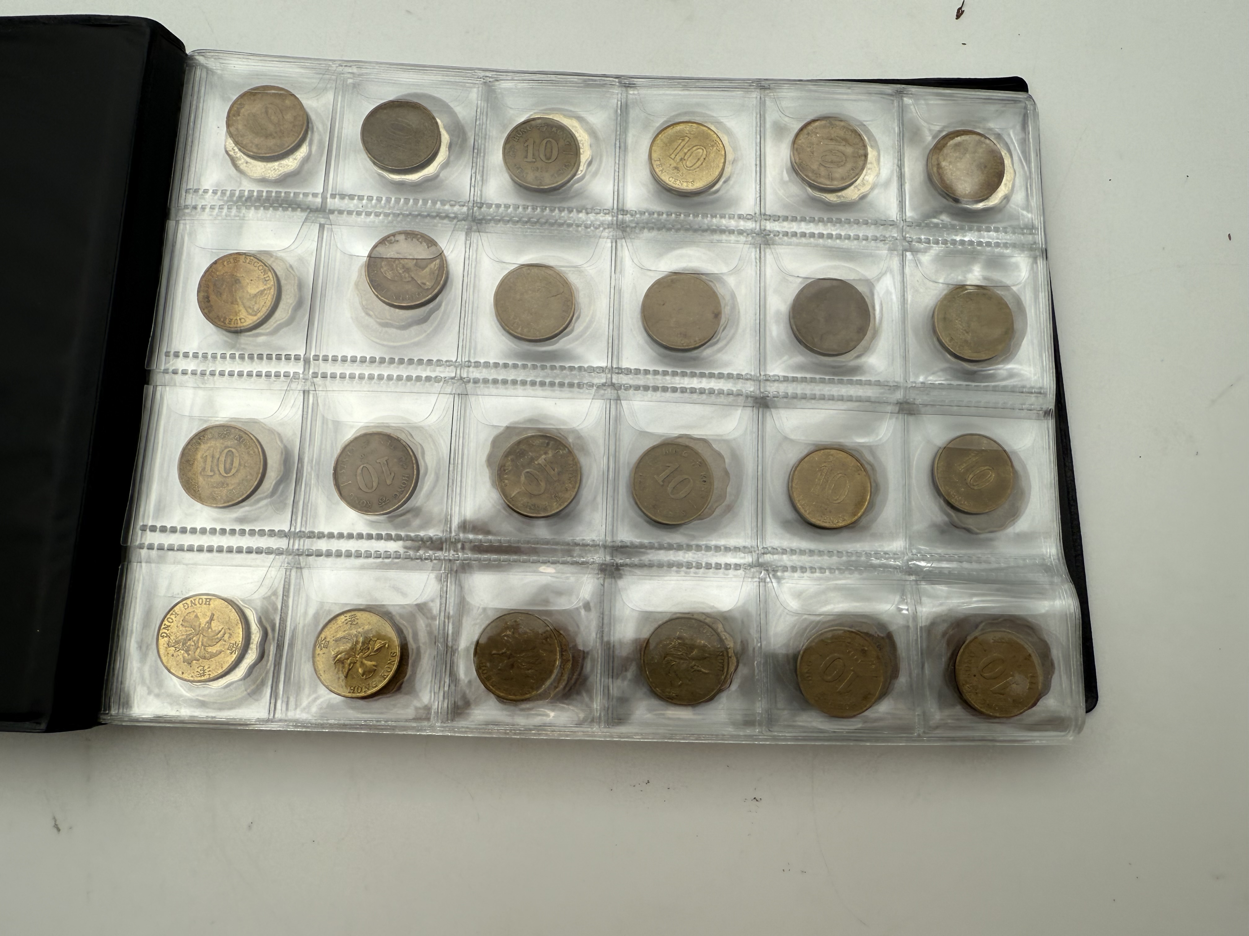 Hong Kong - A collection of several hundred coins arranged in a special coin album, various conditions and years - 1 10