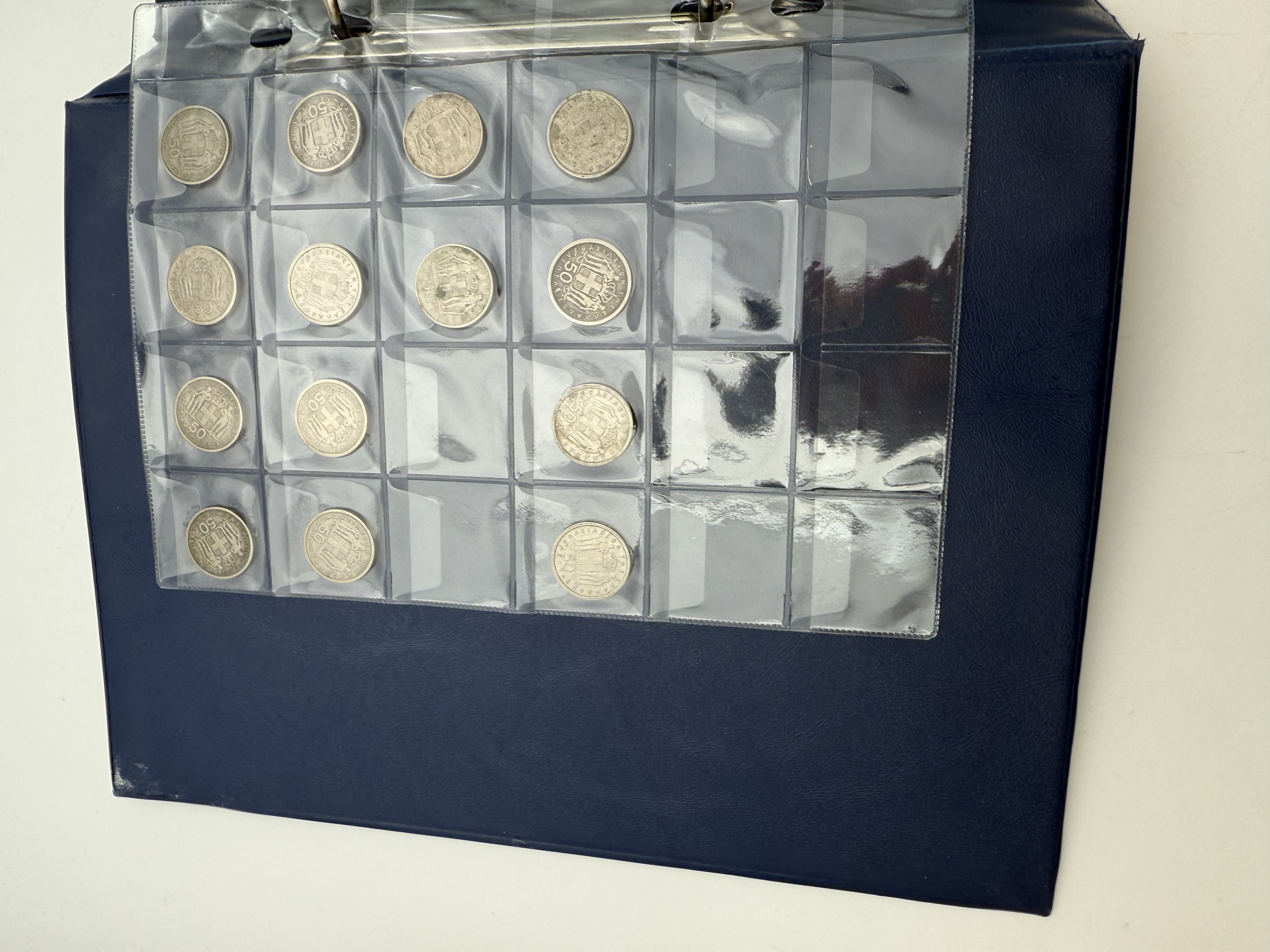 Greece - A collection of several hundred coins arranged in a special coin album, various conditions and years - 1 15