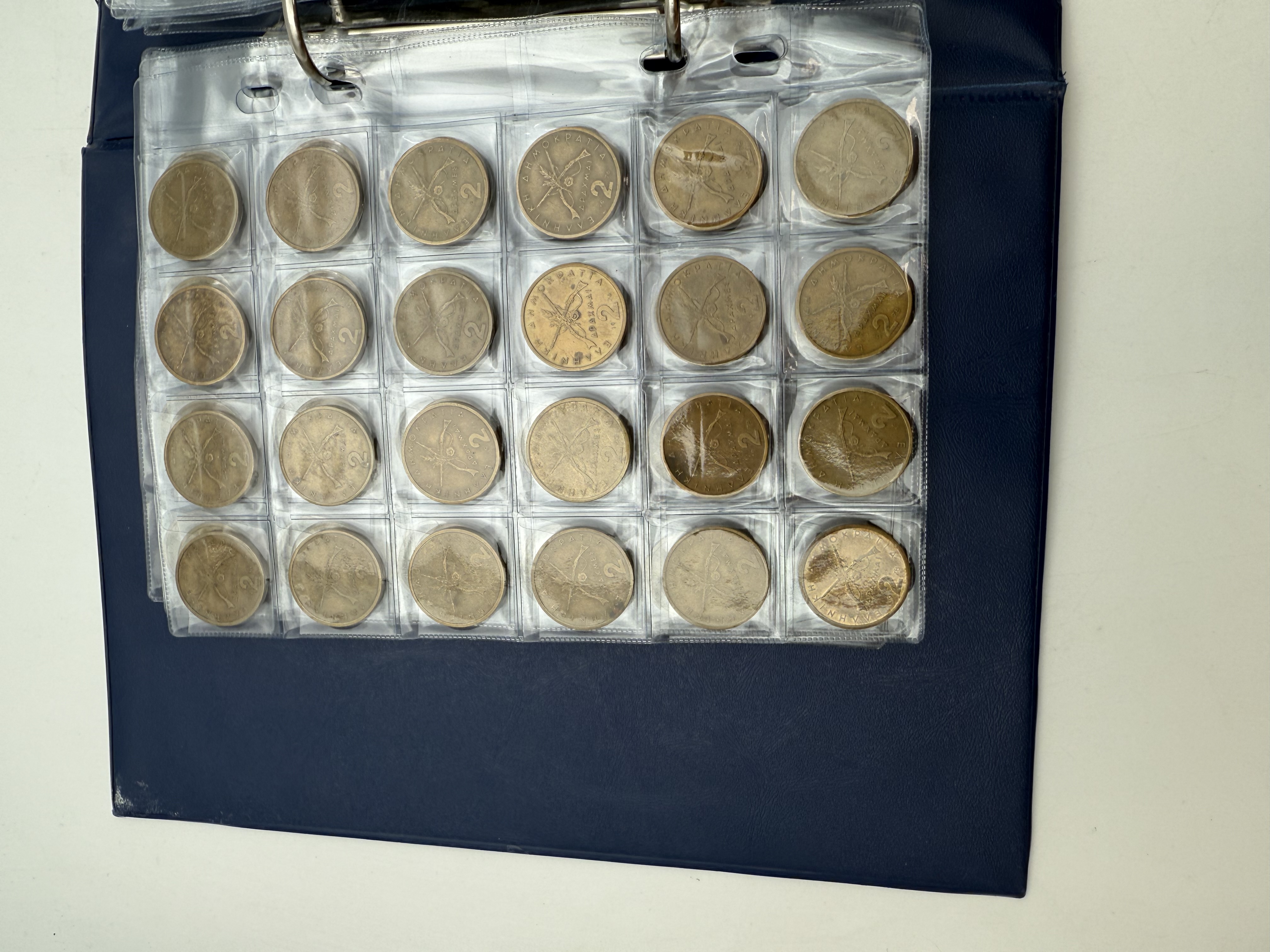 Greece - A collection of several hundred coins arranged in a special coin album, various conditions and years - 1 21