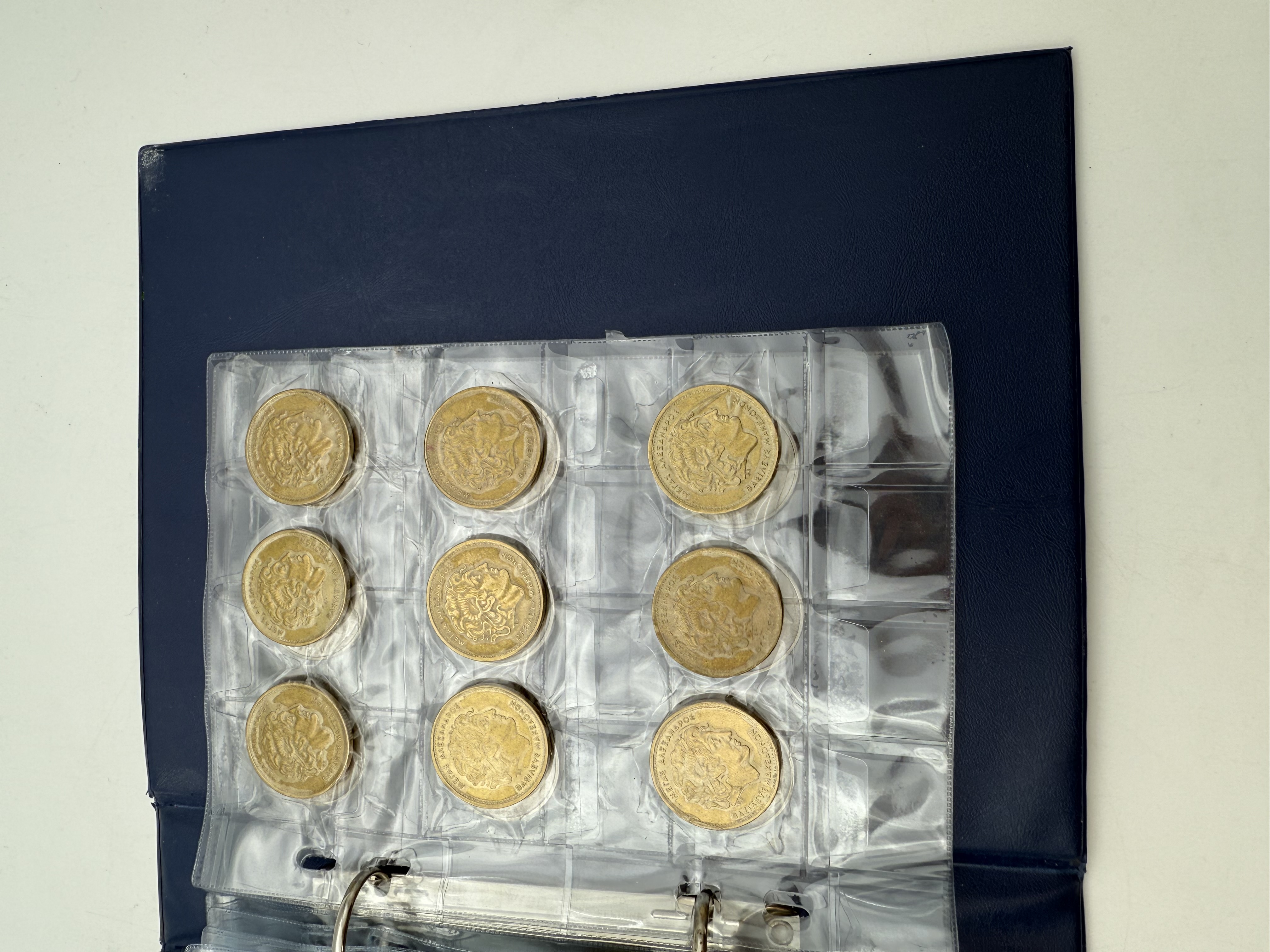 Greece - A collection of several hundred coins arranged in a special coin album, various conditions and years - 1 9
