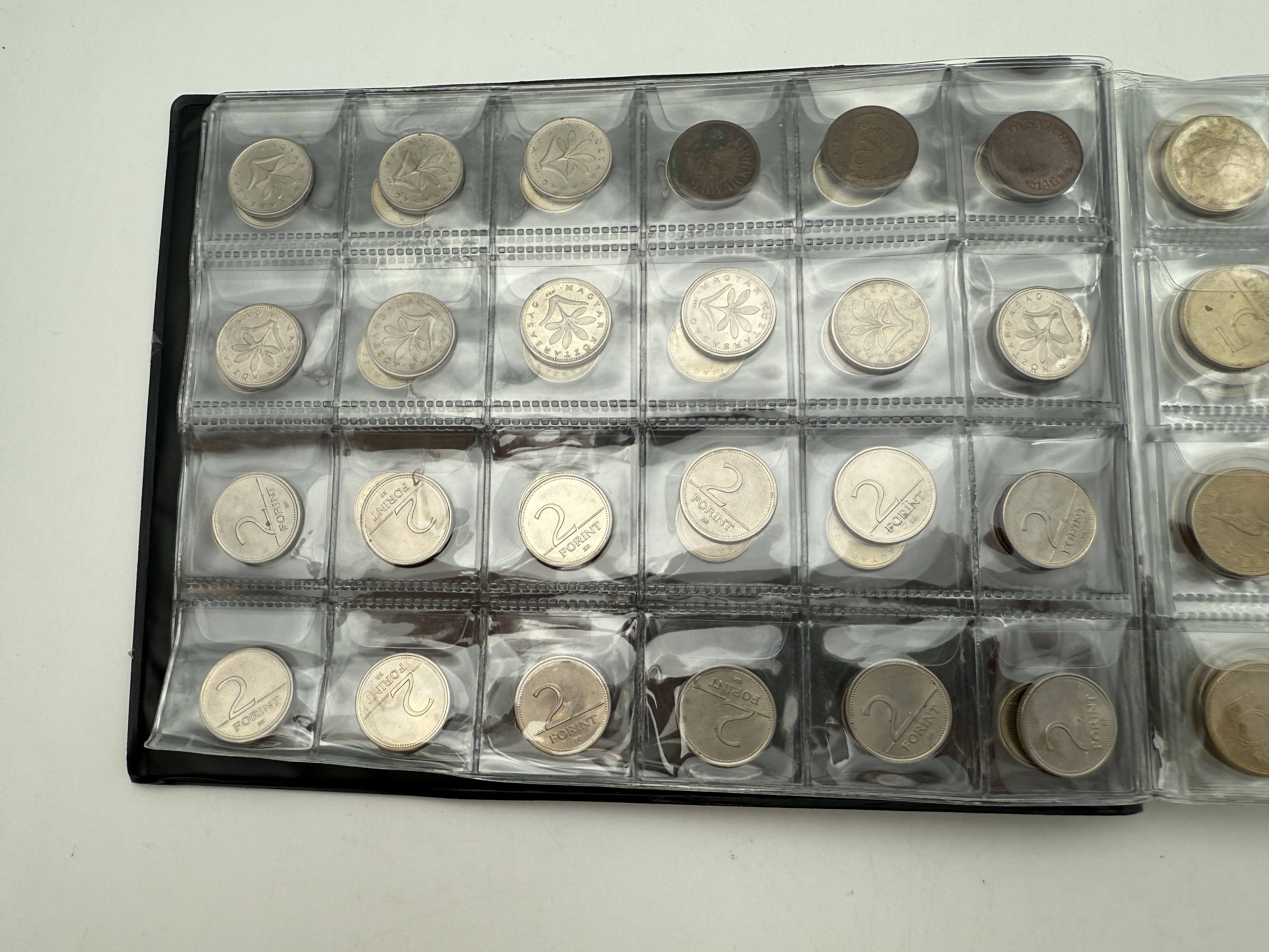 Hungary - A collection of several hundred coins arranged in a special coin album, various conditions and years - 1 16
