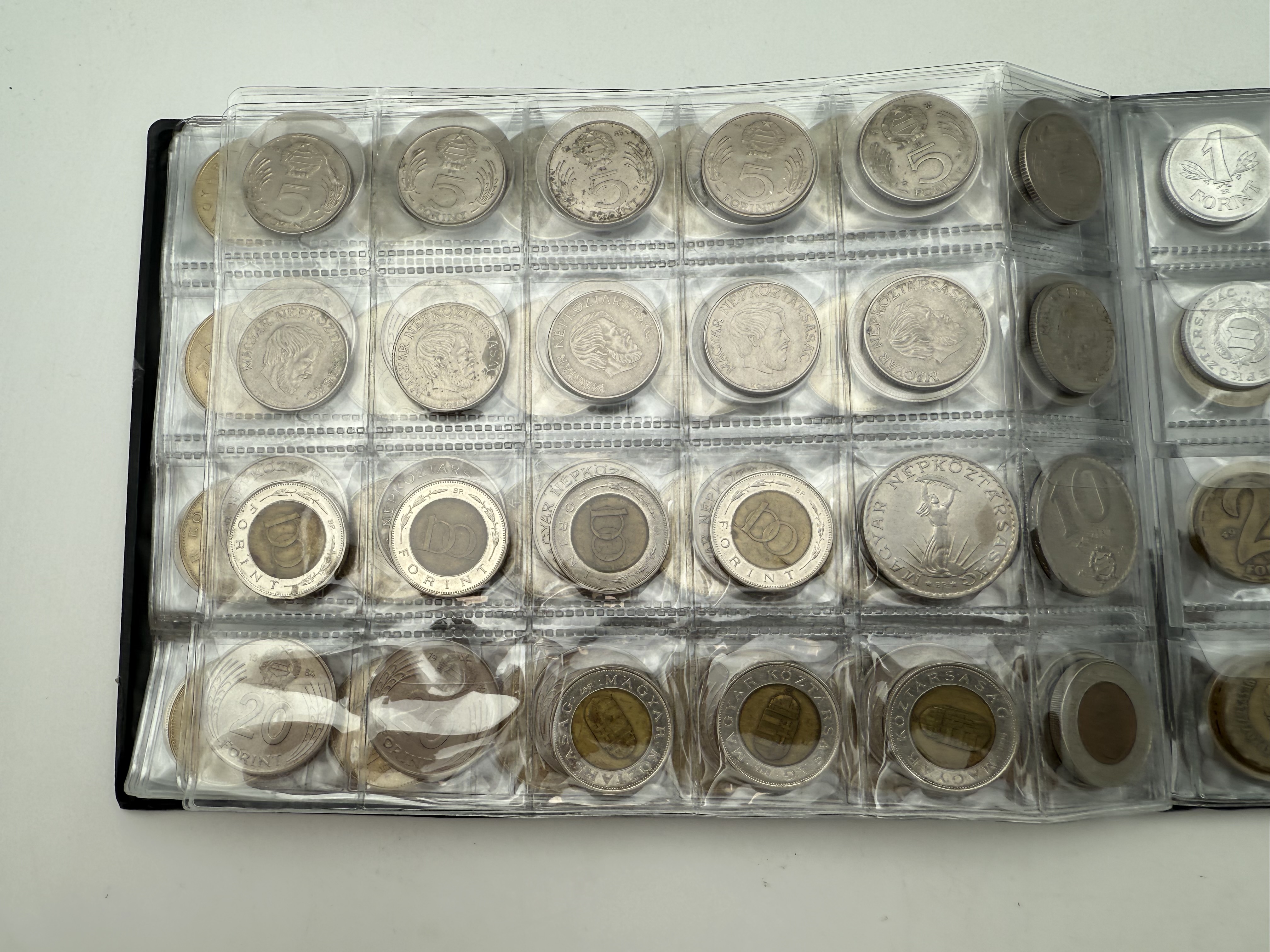 Hungary - A collection of several hundred coins arranged in a special coin album, various conditions and years - 1 6