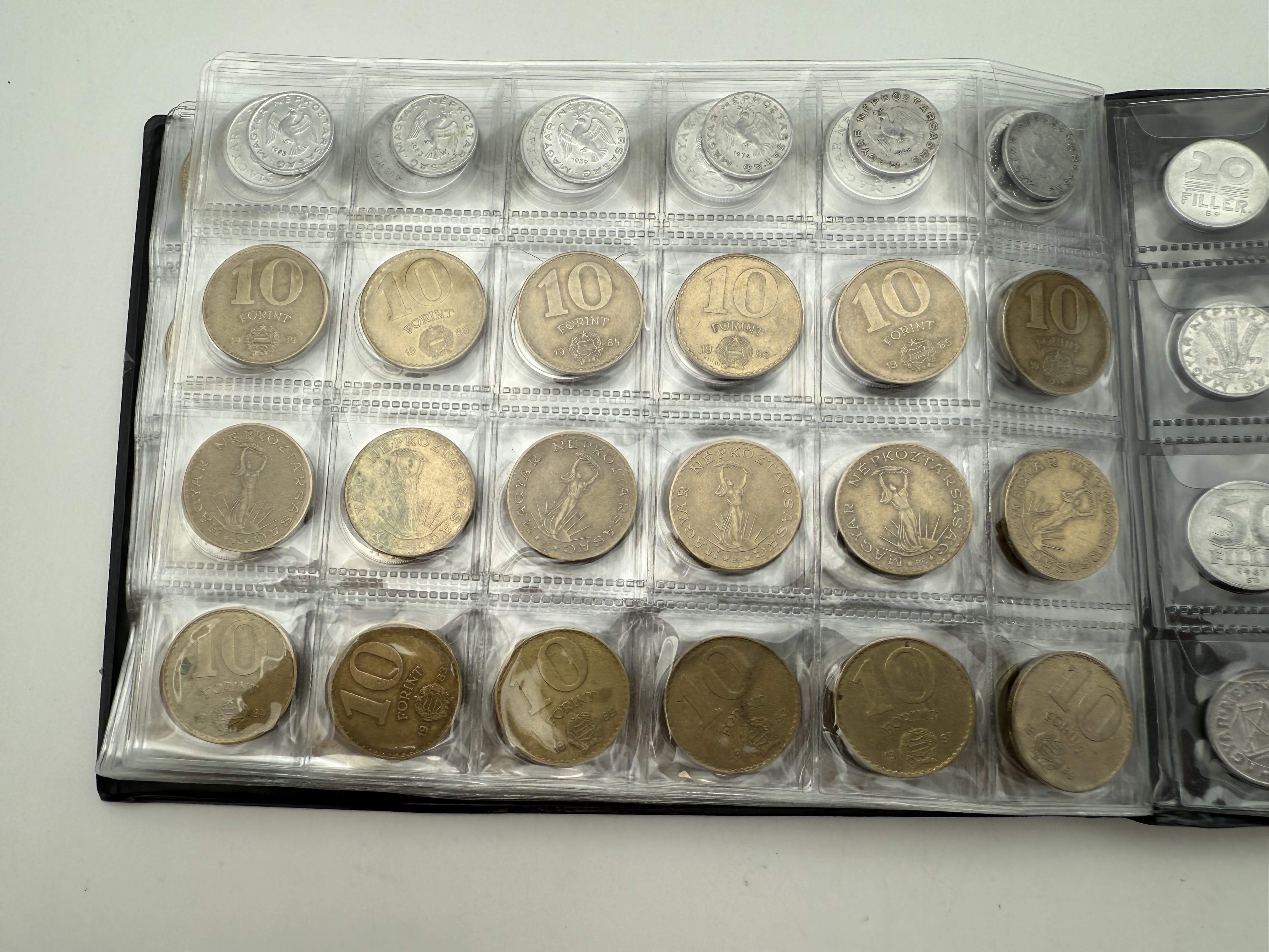 Hungary - A collection of several hundred coins arranged in a special coin album, various conditions and years - 1 10