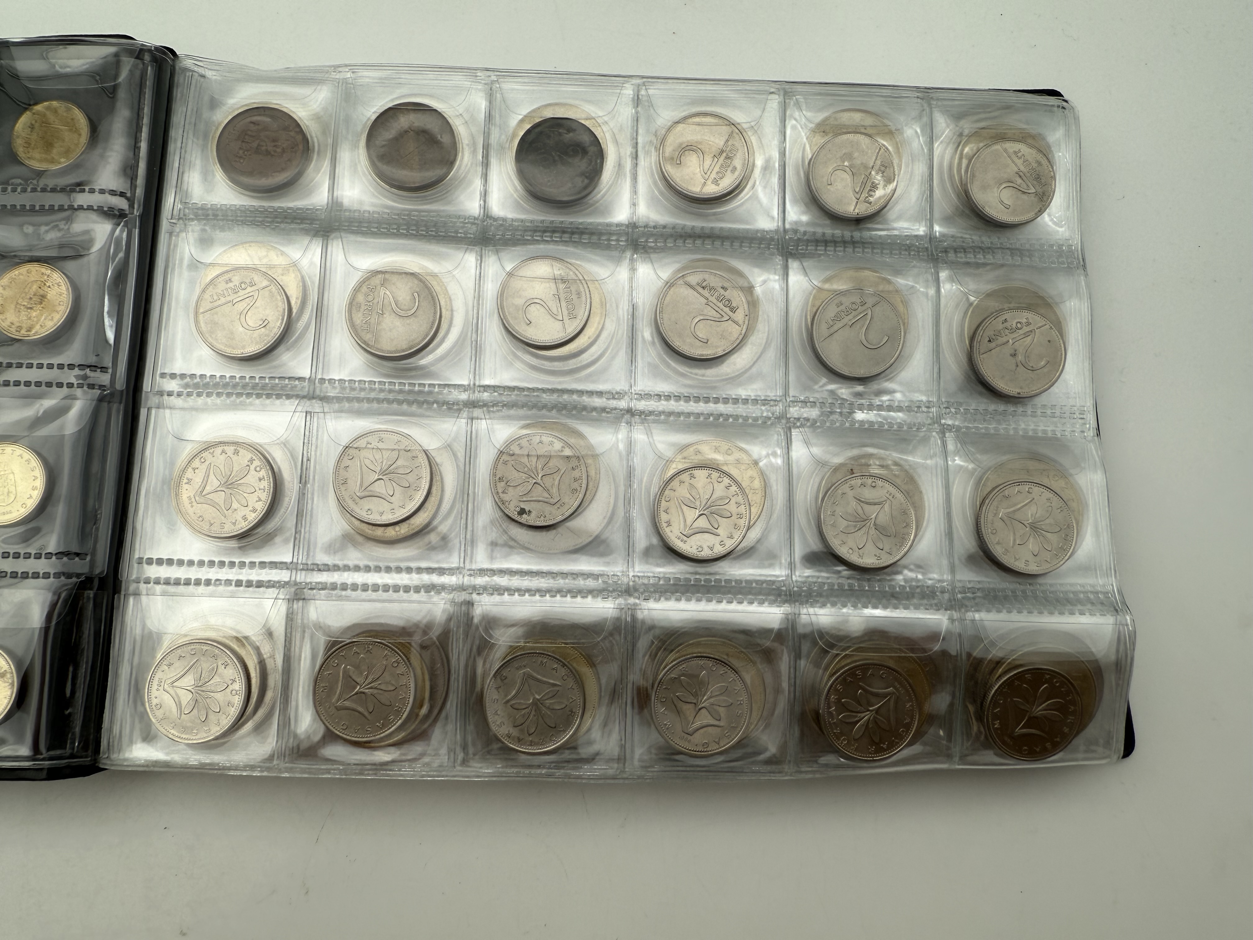 Hungary - A collection of several hundred coins arranged in a special coin album, various conditions and years - 1 15