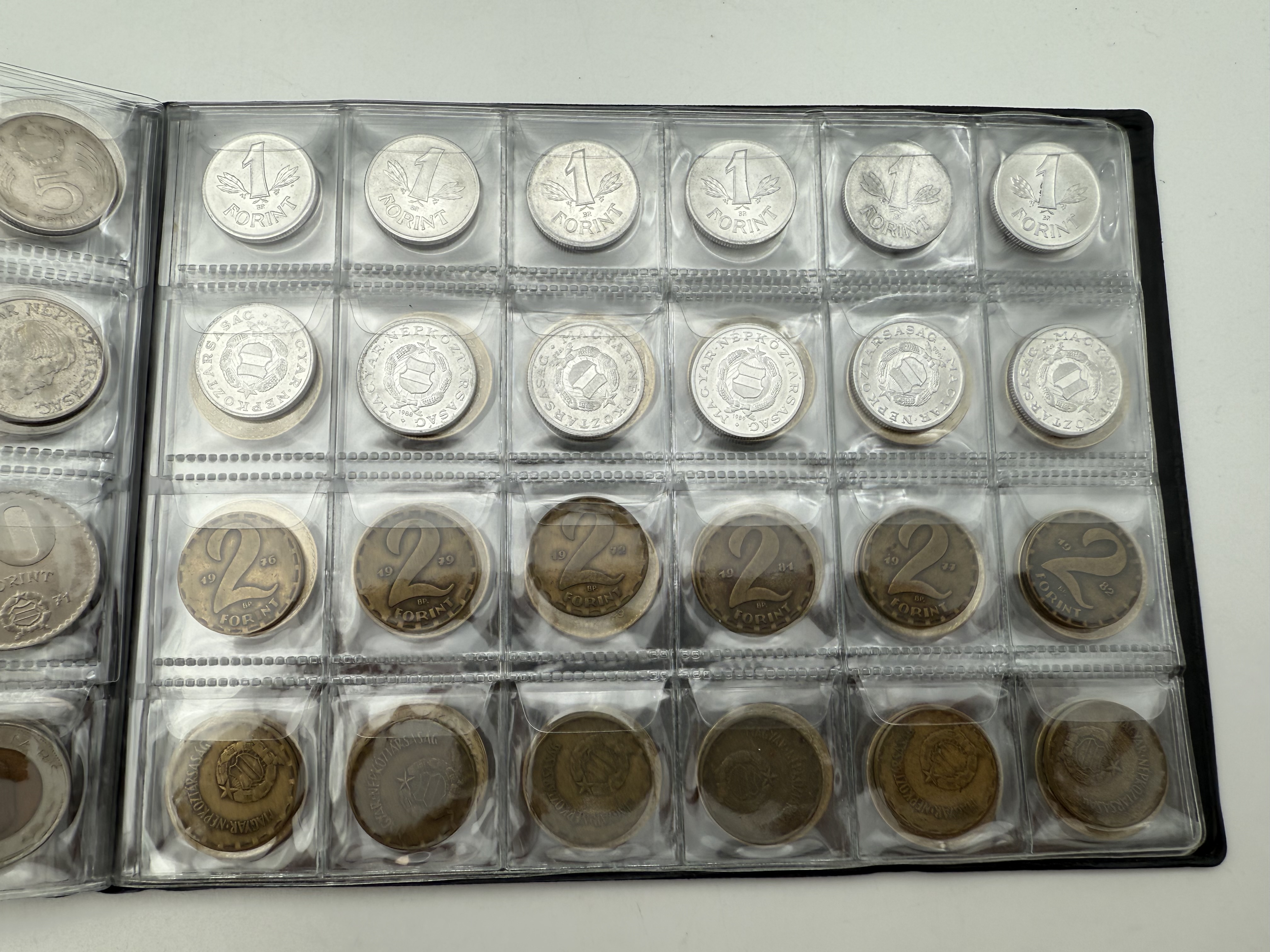 Hungary - A collection of several hundred coins arranged in a special coin album, various conditions and years - 1 7