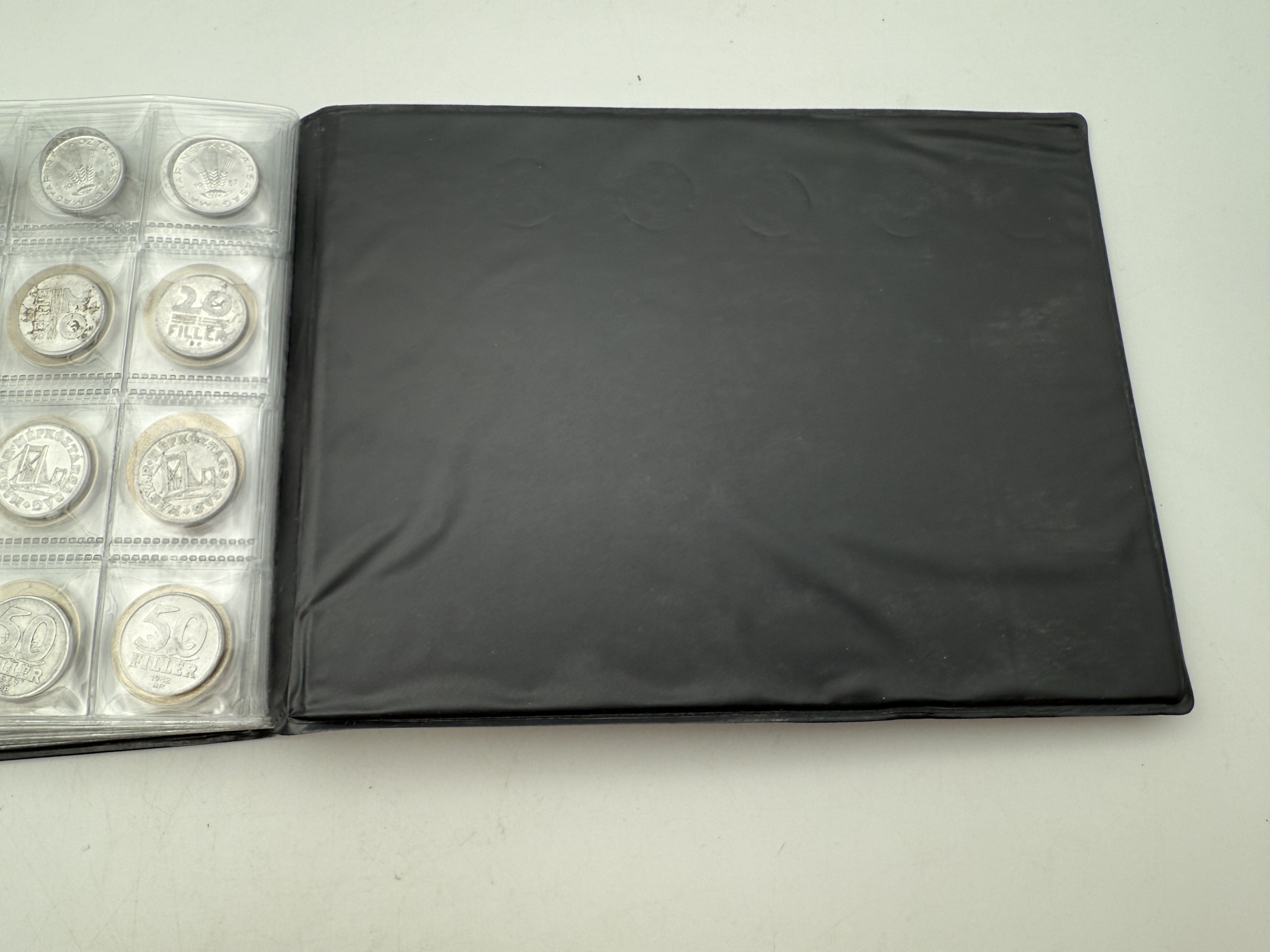 Hungary - A collection of several hundred coins arranged in a special coin album, various conditions and years - 1 21