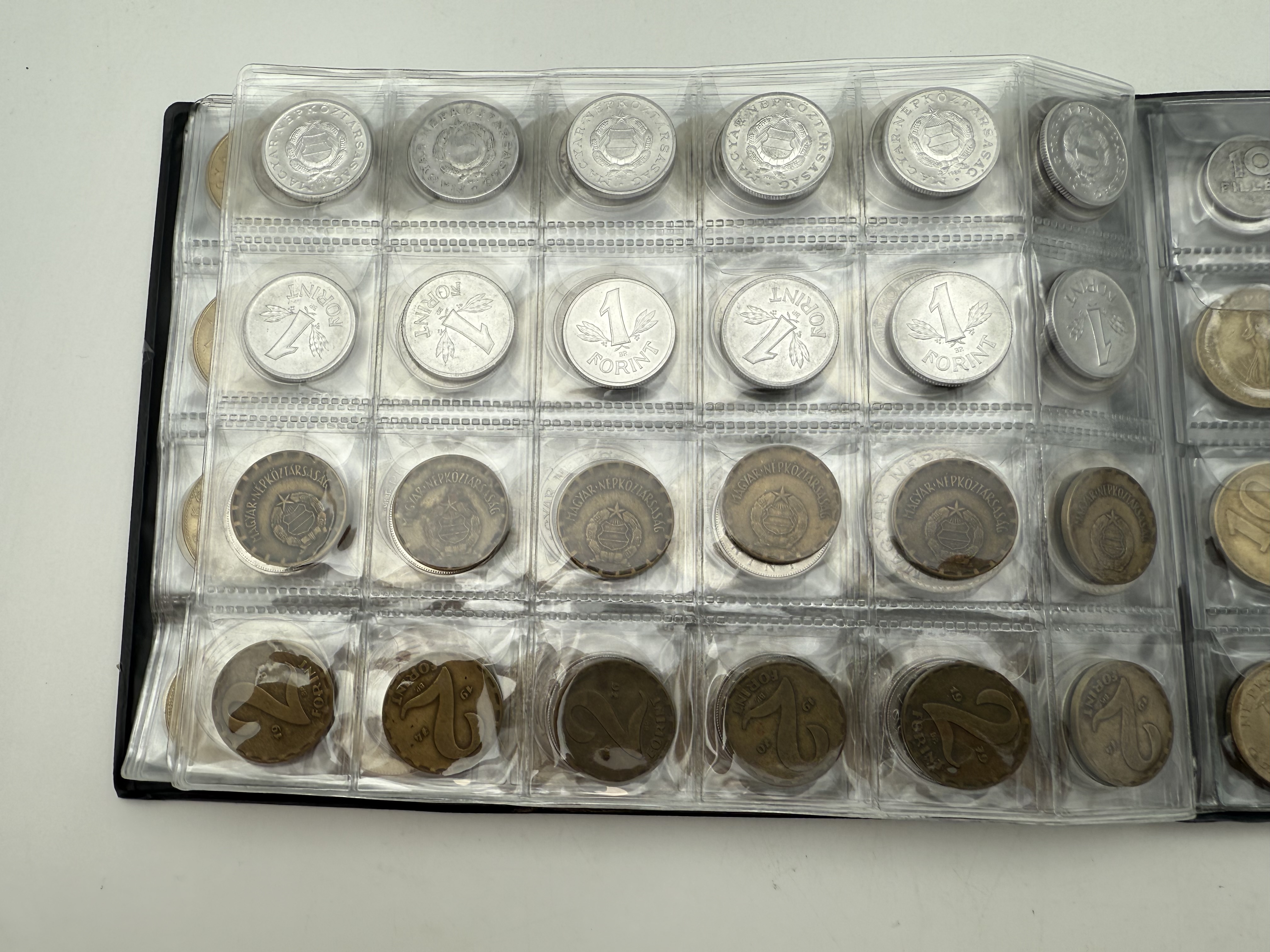 Hungary - A collection of several hundred coins arranged in a special coin album, various conditions and years - 1 8