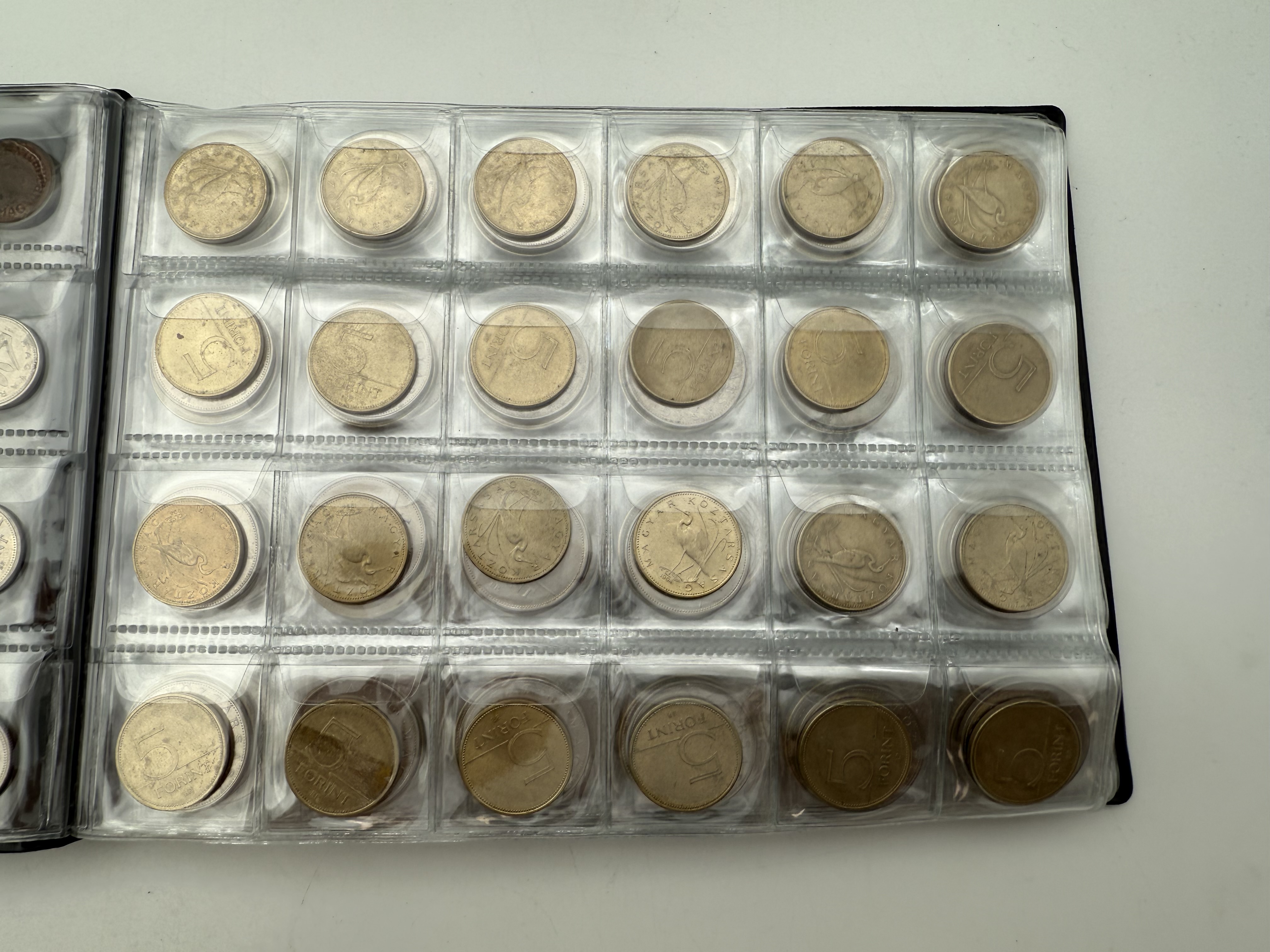 Hungary - A collection of several hundred coins arranged in a special coin album, various conditions and years - 1 17