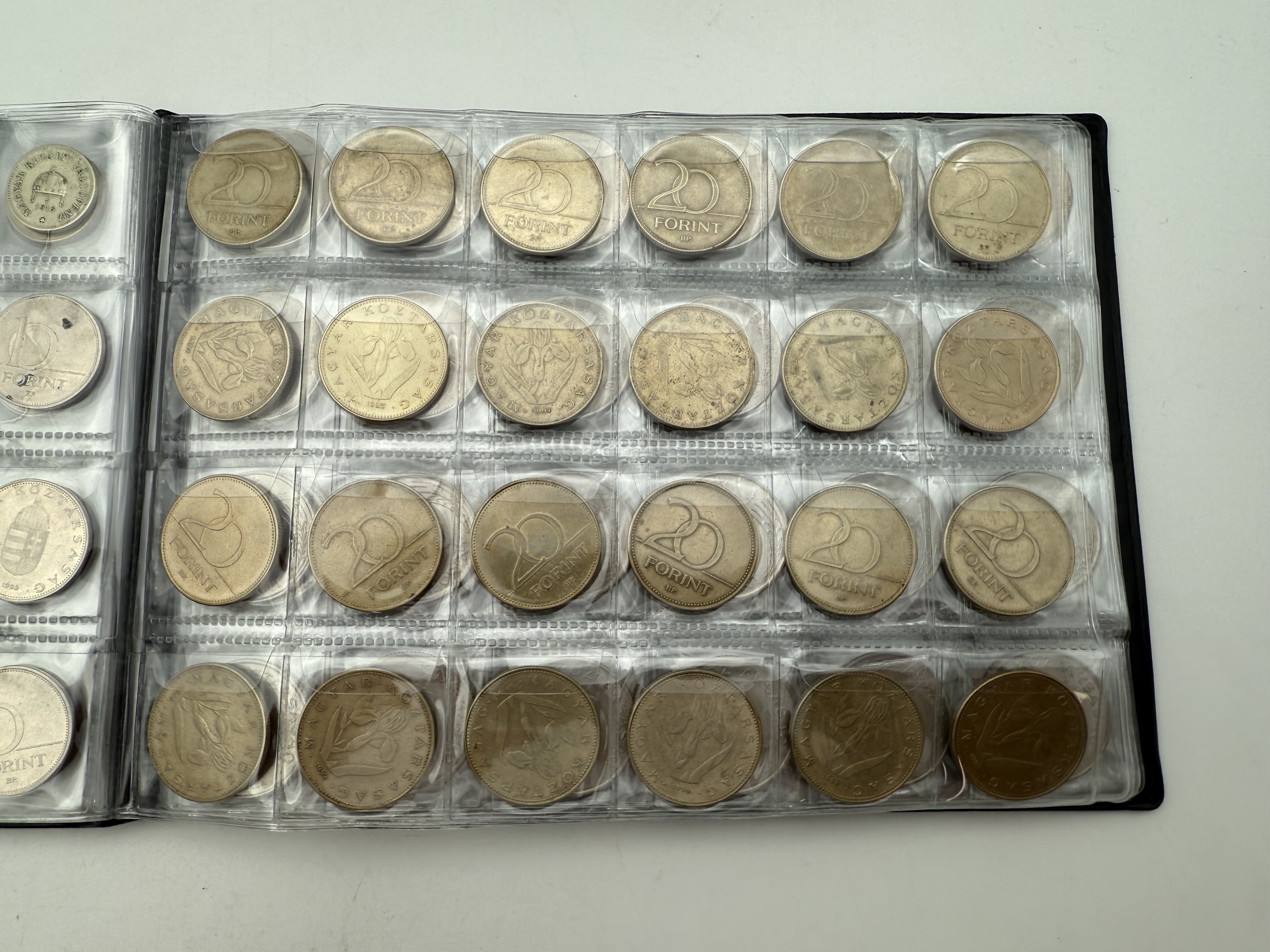 Hungary - A collection of several hundred coins arranged in a special coin album, various conditions and years - 1 1