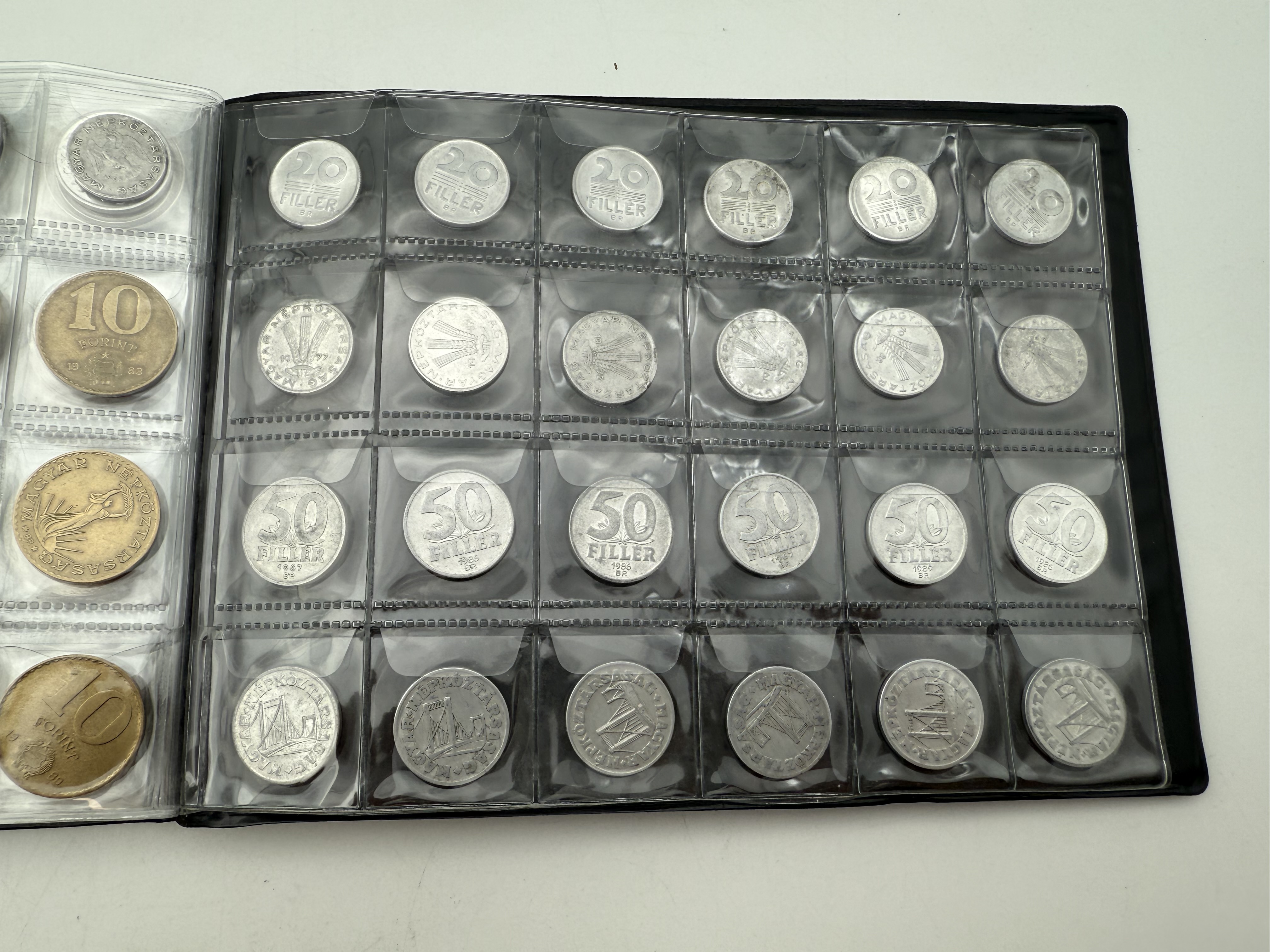 Hungary - A collection of several hundred coins arranged in a special coin album, various conditions and years - 1 12
