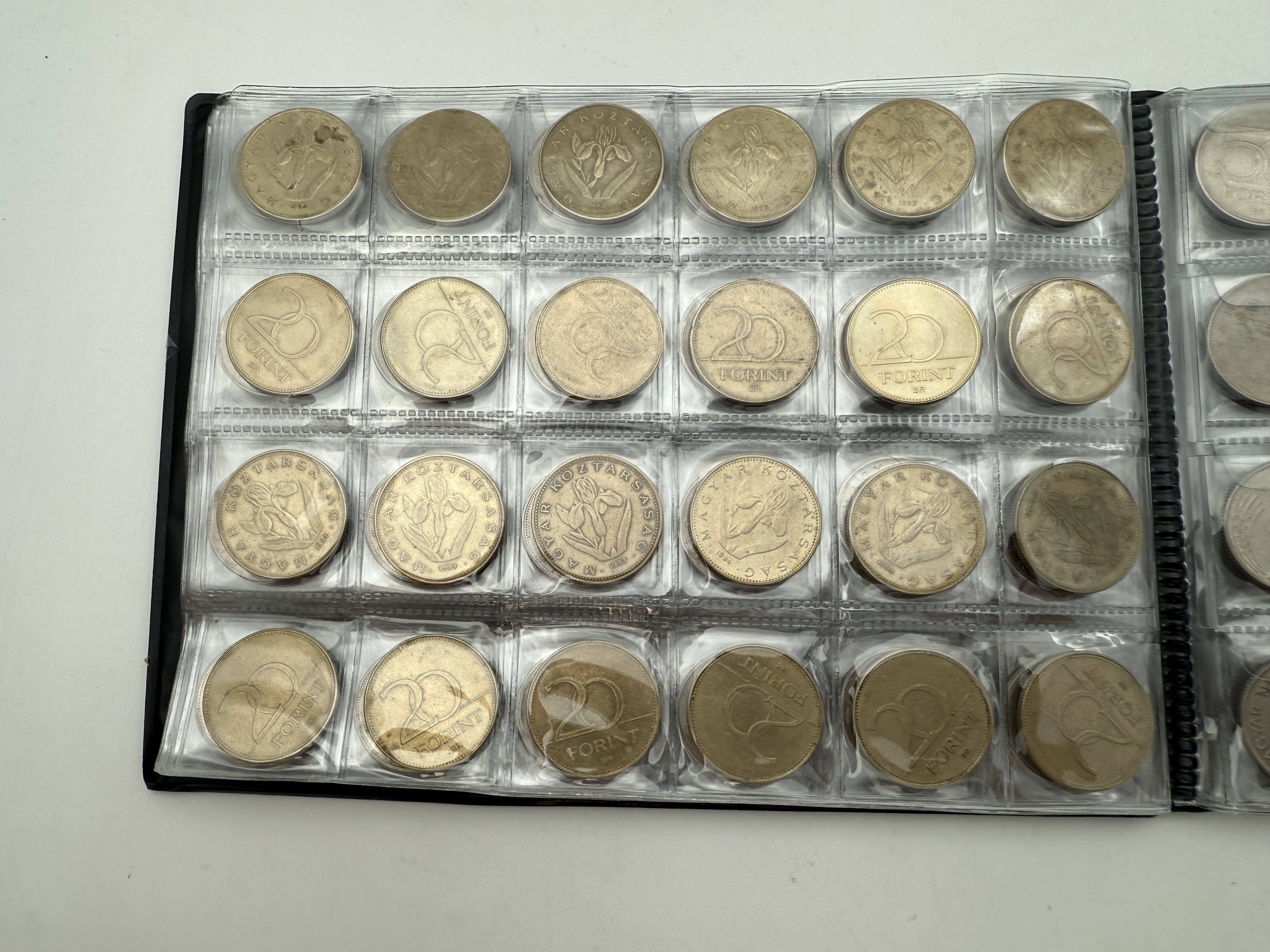 Hungary - A collection of several hundred coins arranged in a special coin album, various conditions and years - 1 2