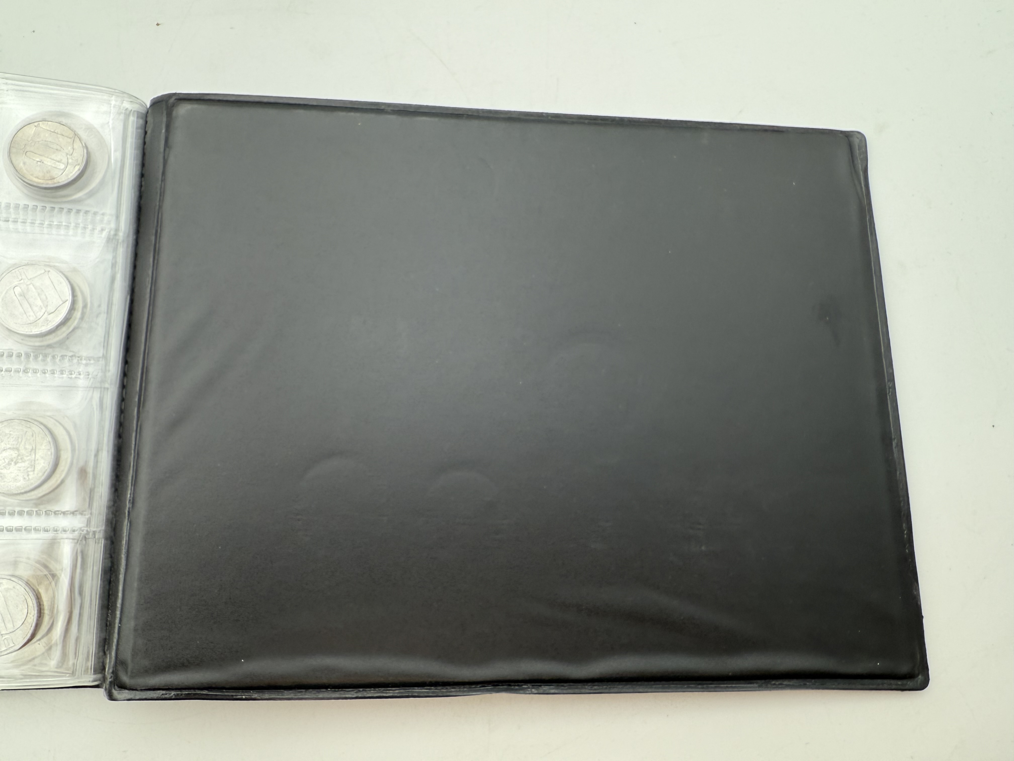 India / Czechoslovakia - a collection of several hundred coins arranged in a special coin album, various conditions ... - 1 1