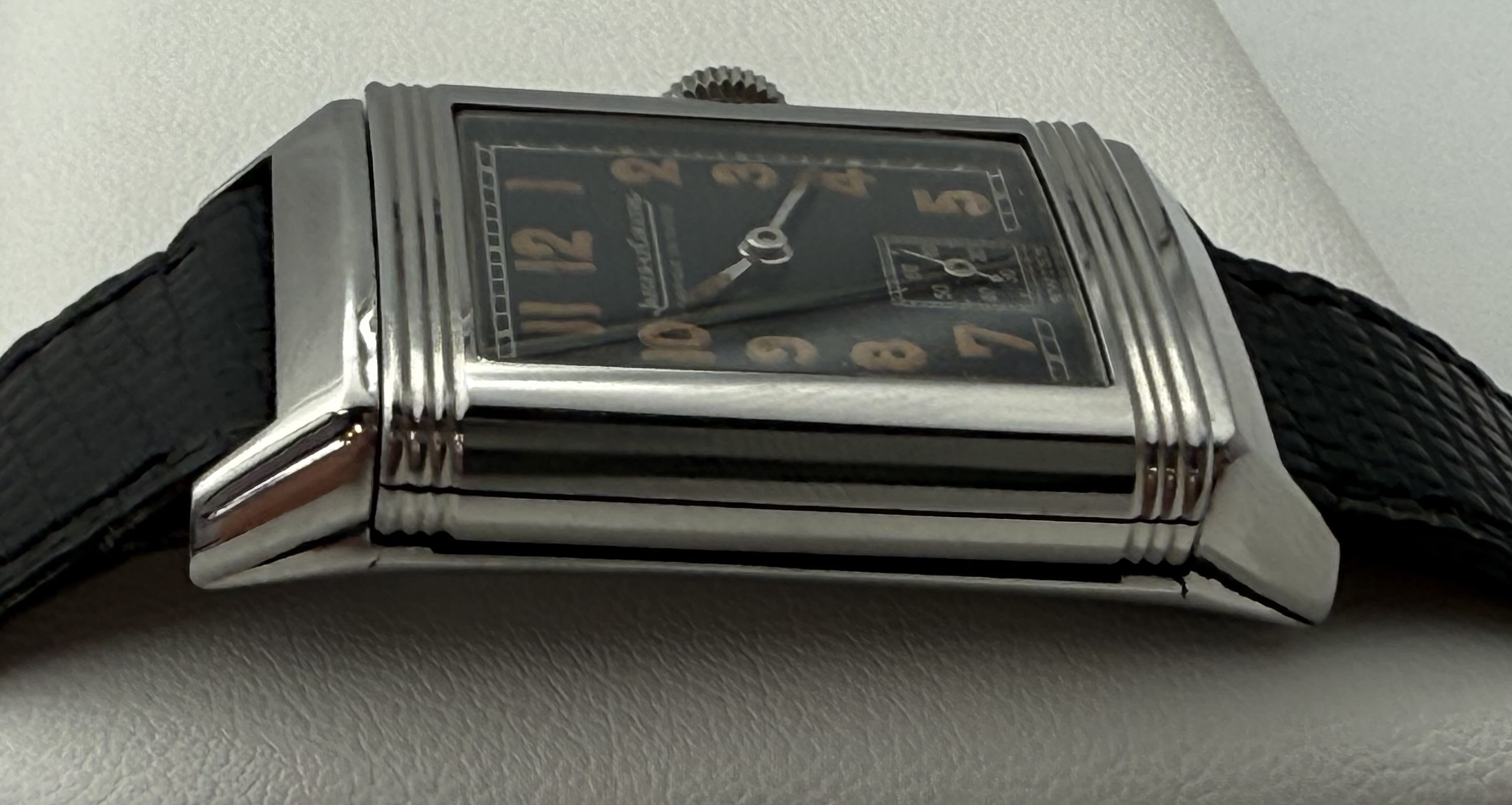 Jaeger-LeCoultre Reverso, 1930s
This is a rare and very well-preserved example of ... - 1 3