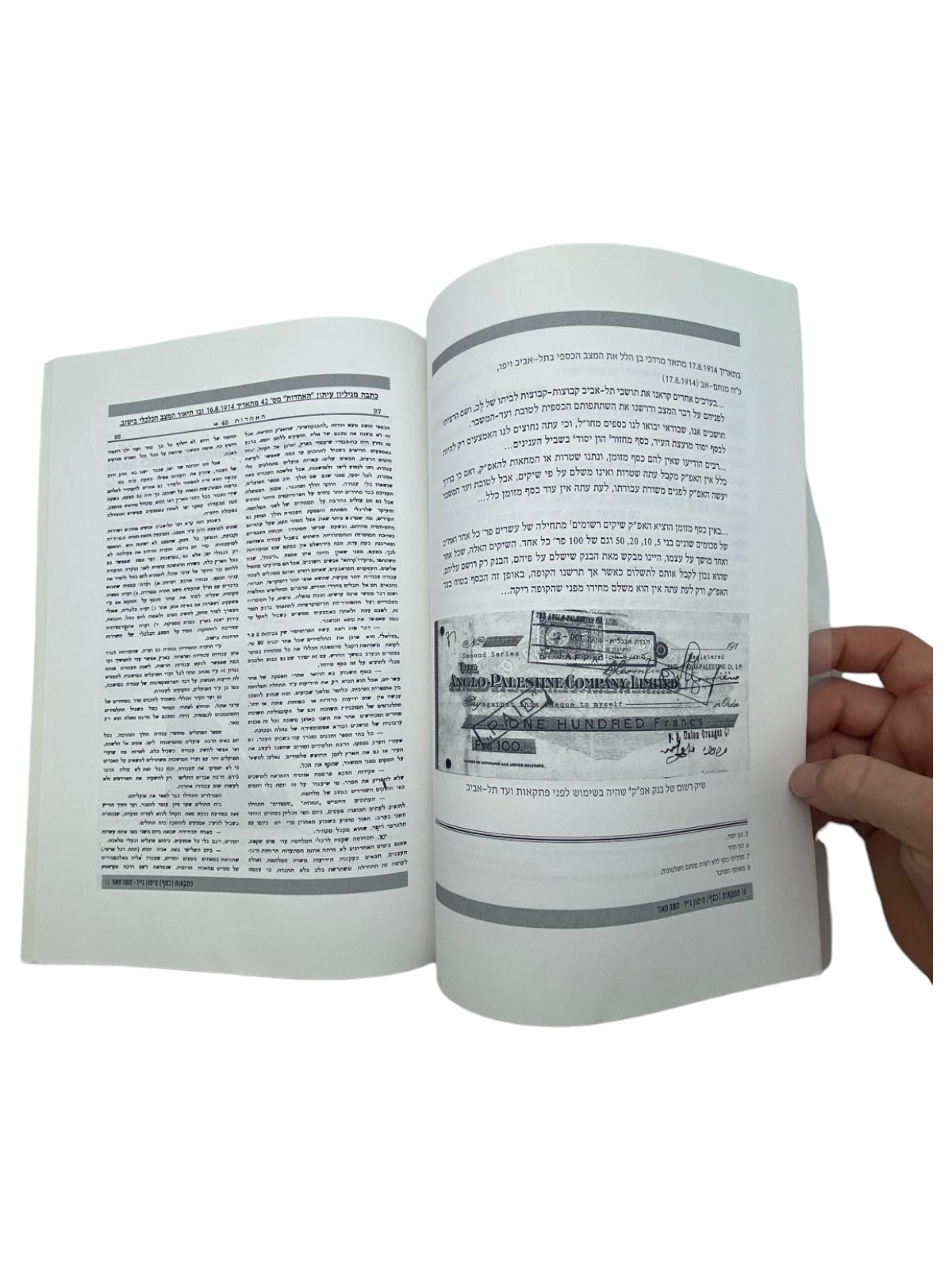 Catalogs / Numismatic Literature - A pair of booklets on the subject of means of payment - published in a limited ... - 1 2