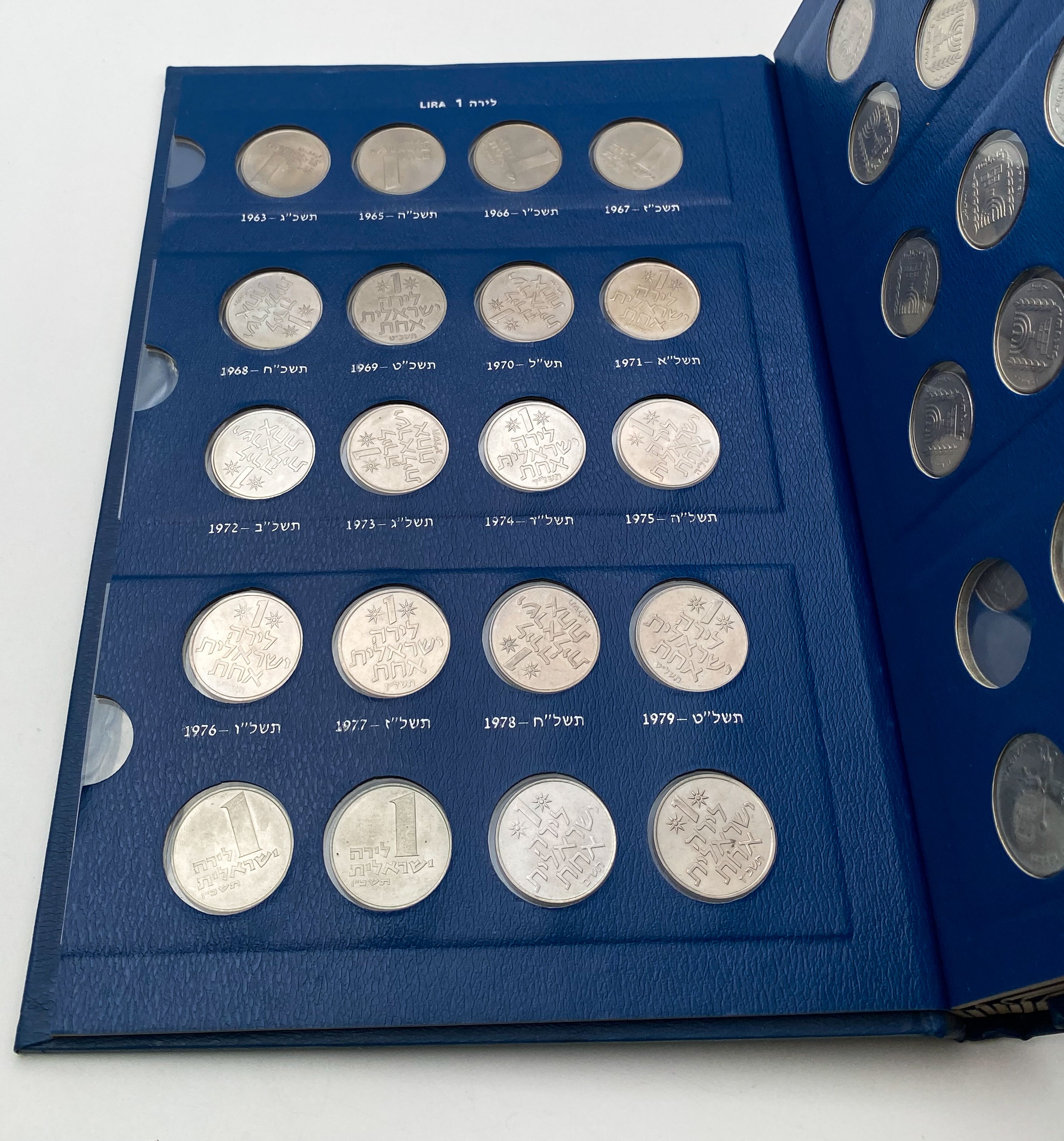 Israel - an album with about 130 Israeli coins of different years and values and in excellent condition - ... - 1 4