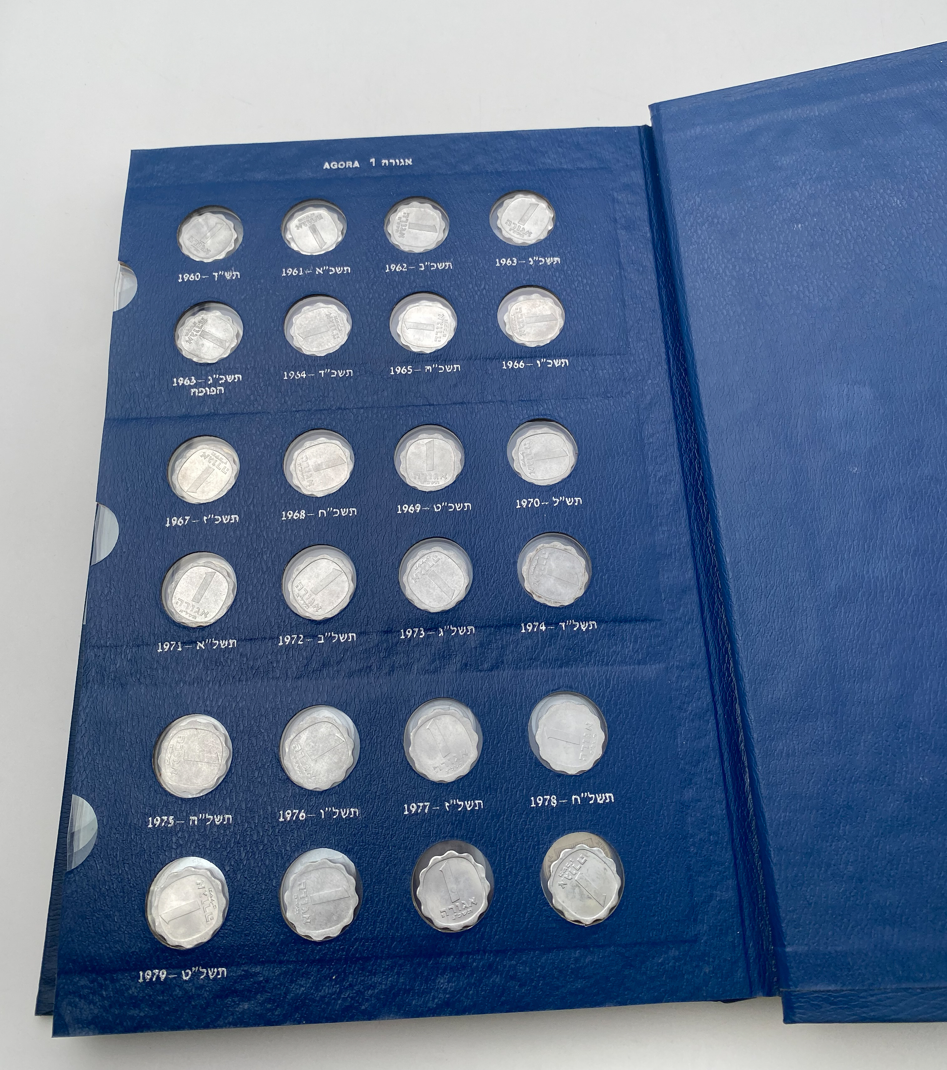 Israel - an album with about 130 Israeli coins of different years and values and in excellent condition - ... - 1 8