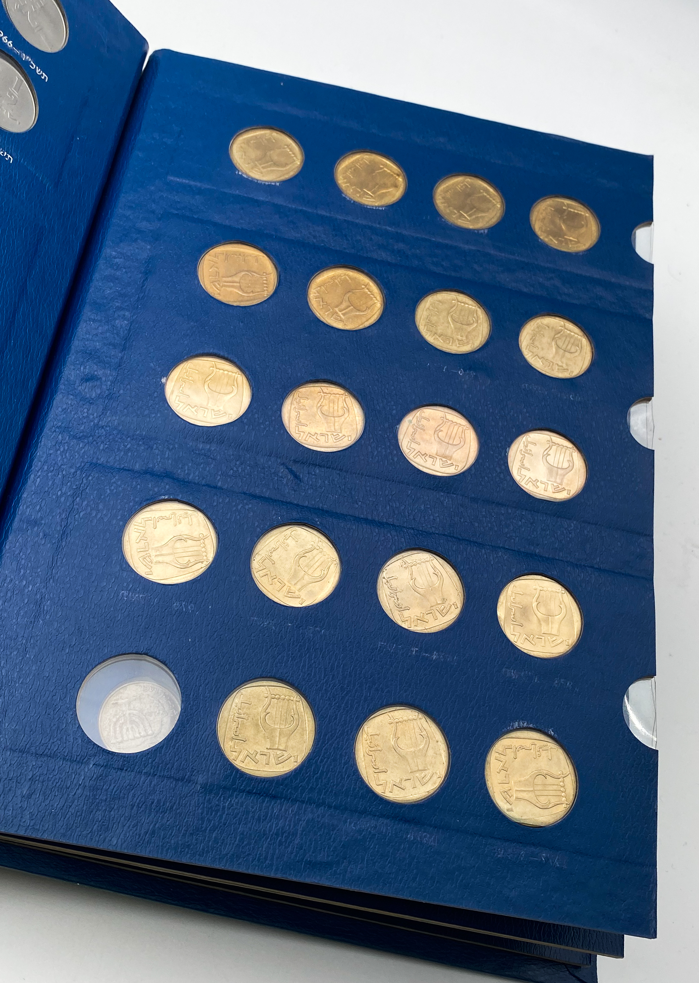 Israel - an album with about 130 Israeli coins of different years and values and in excellent condition - ... - 1 1