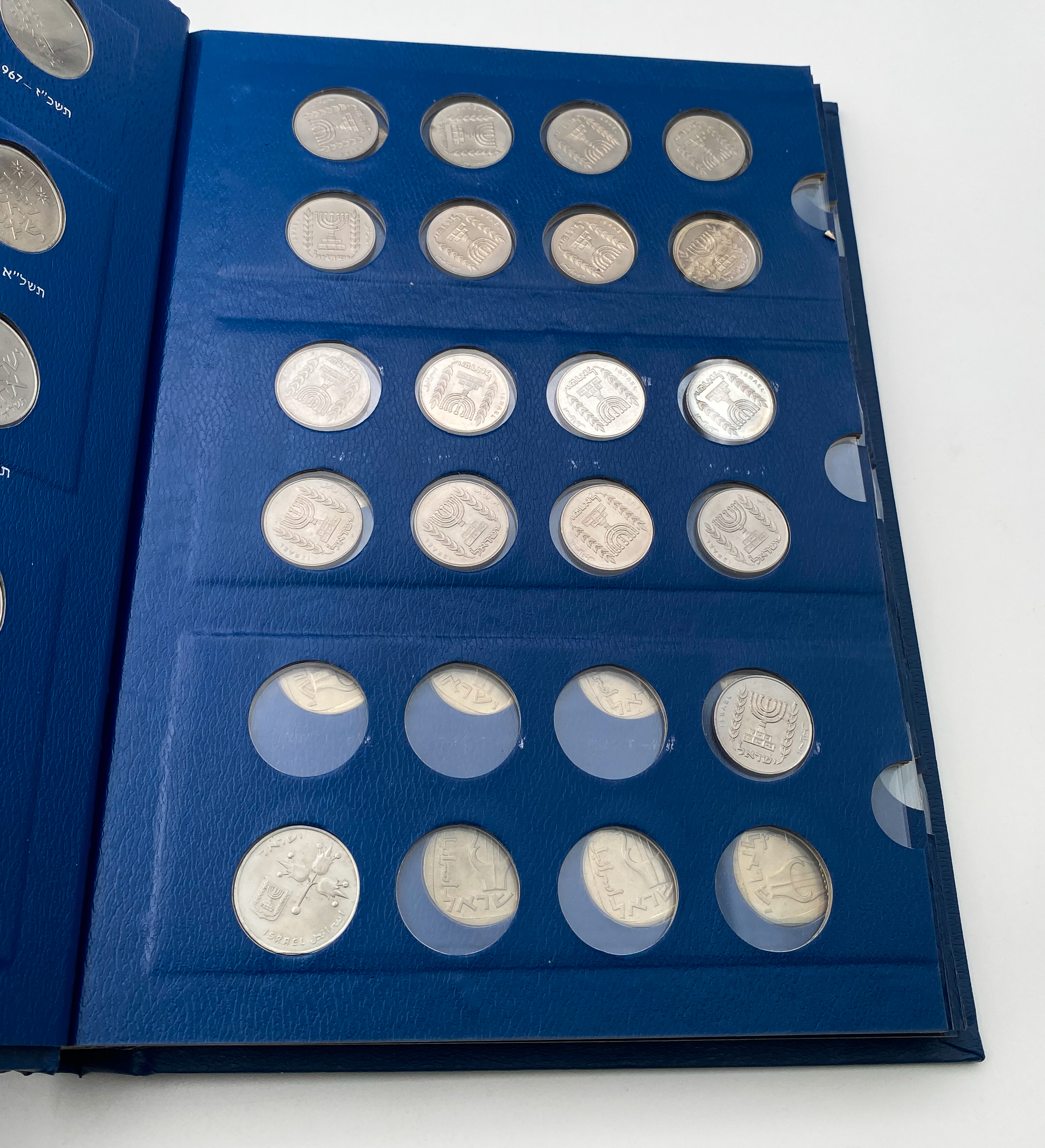 Israel - an album with about 130 Israeli coins of different years and values and in excellent condition - ... - 1 3