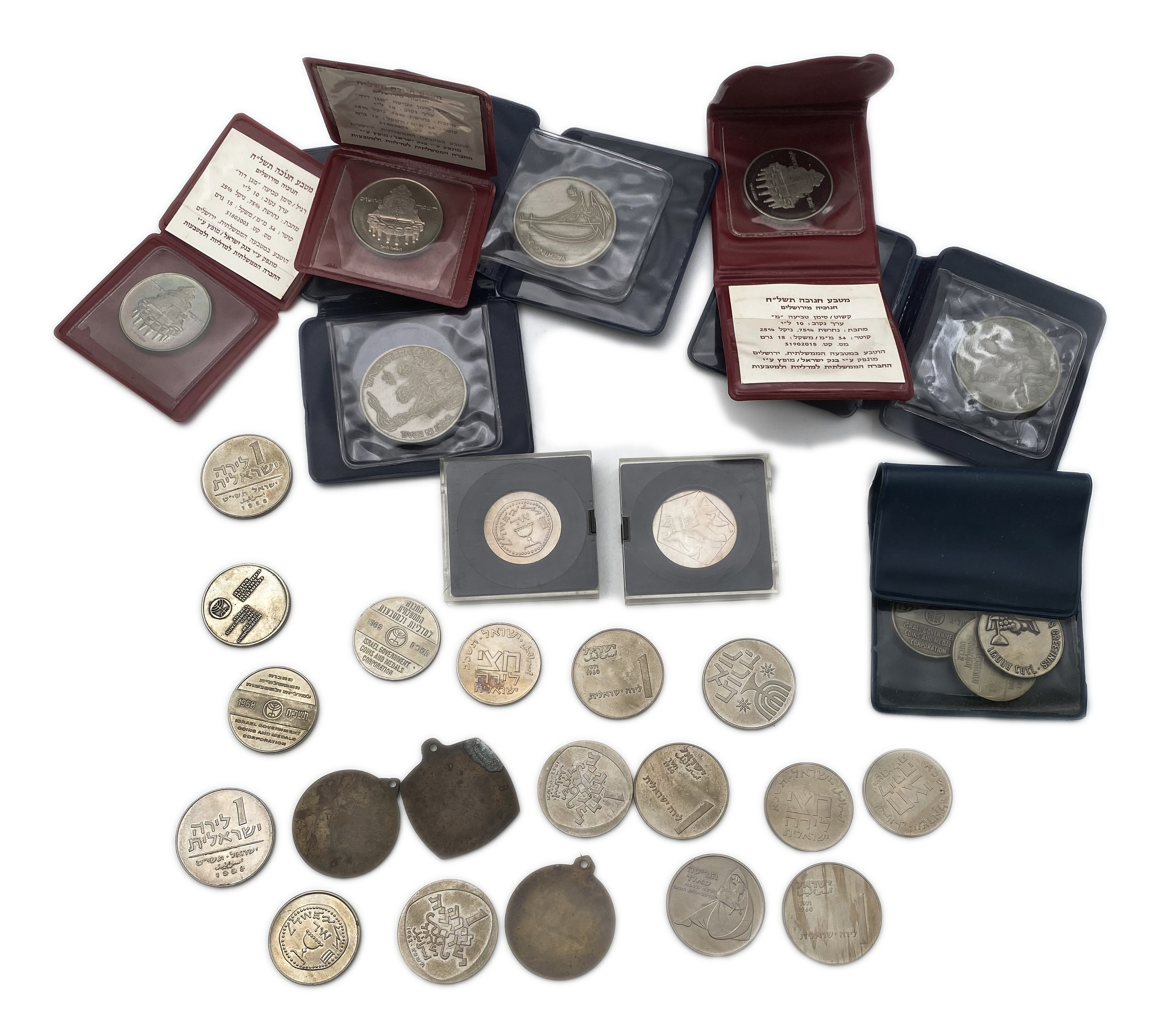 Israel - A collection of 28 coins, tokens and medals, some of which belong to the Government Coin and Medal Company ... - 1 1