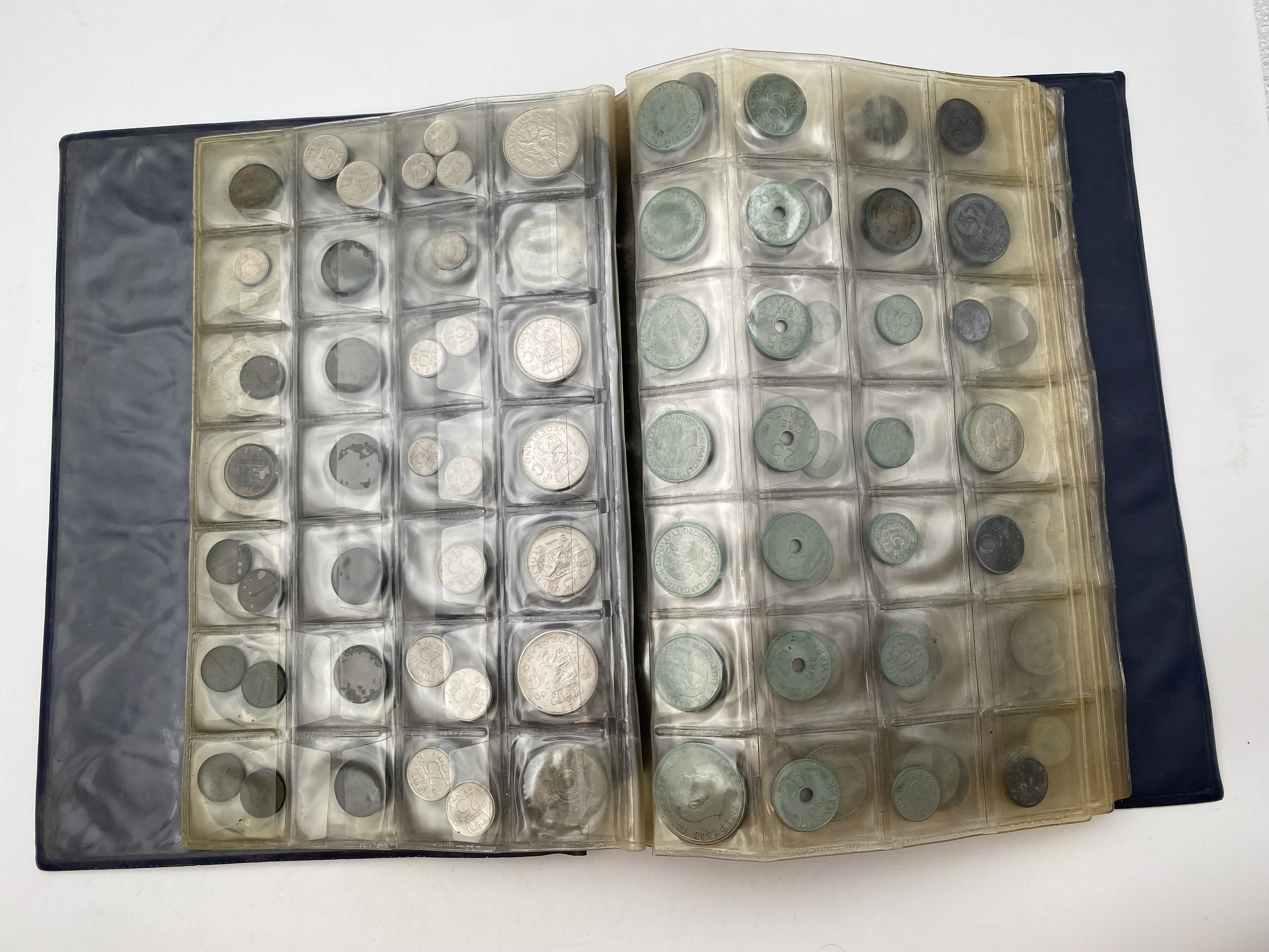 World - World Coin Album, contains a very large amount of coins, some of which are made of silver - 1 2