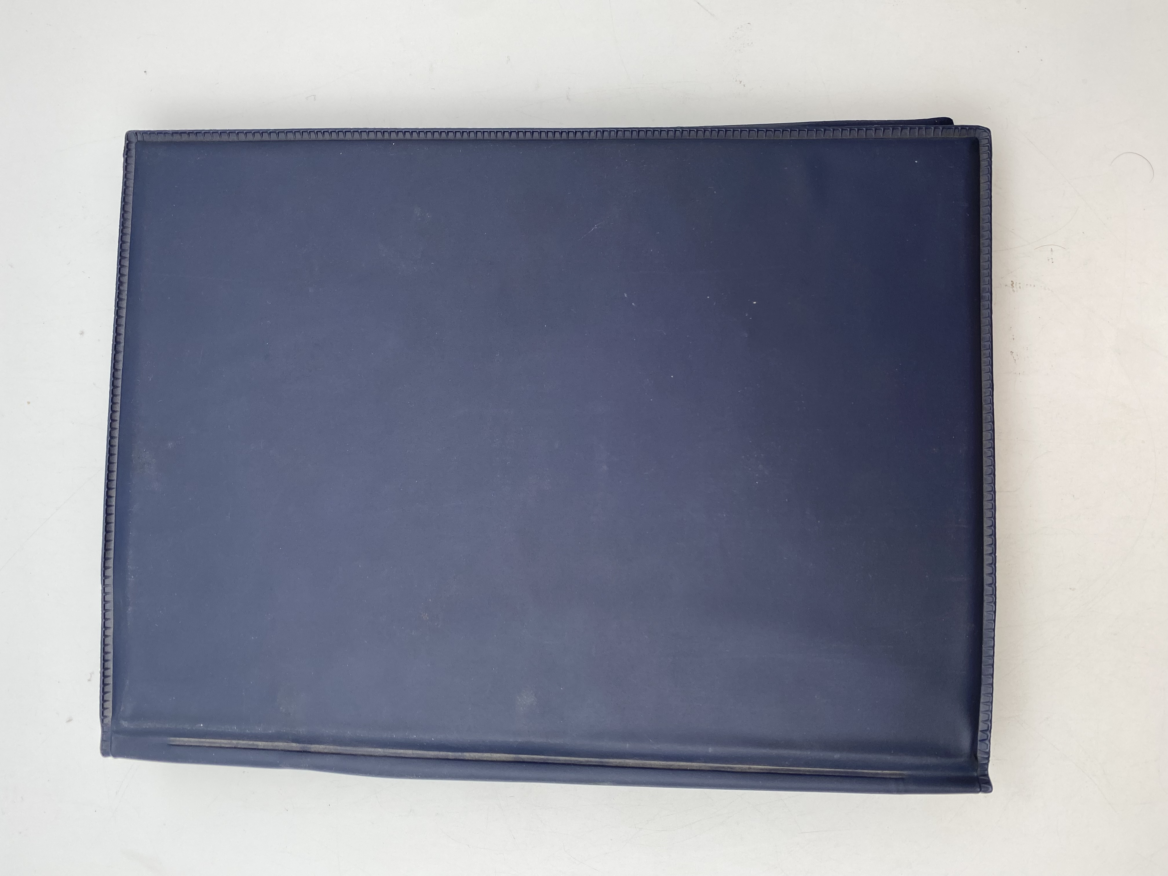 World - World Coin Album, contains a very large amount of coins, some of which are made of silver - 1 14