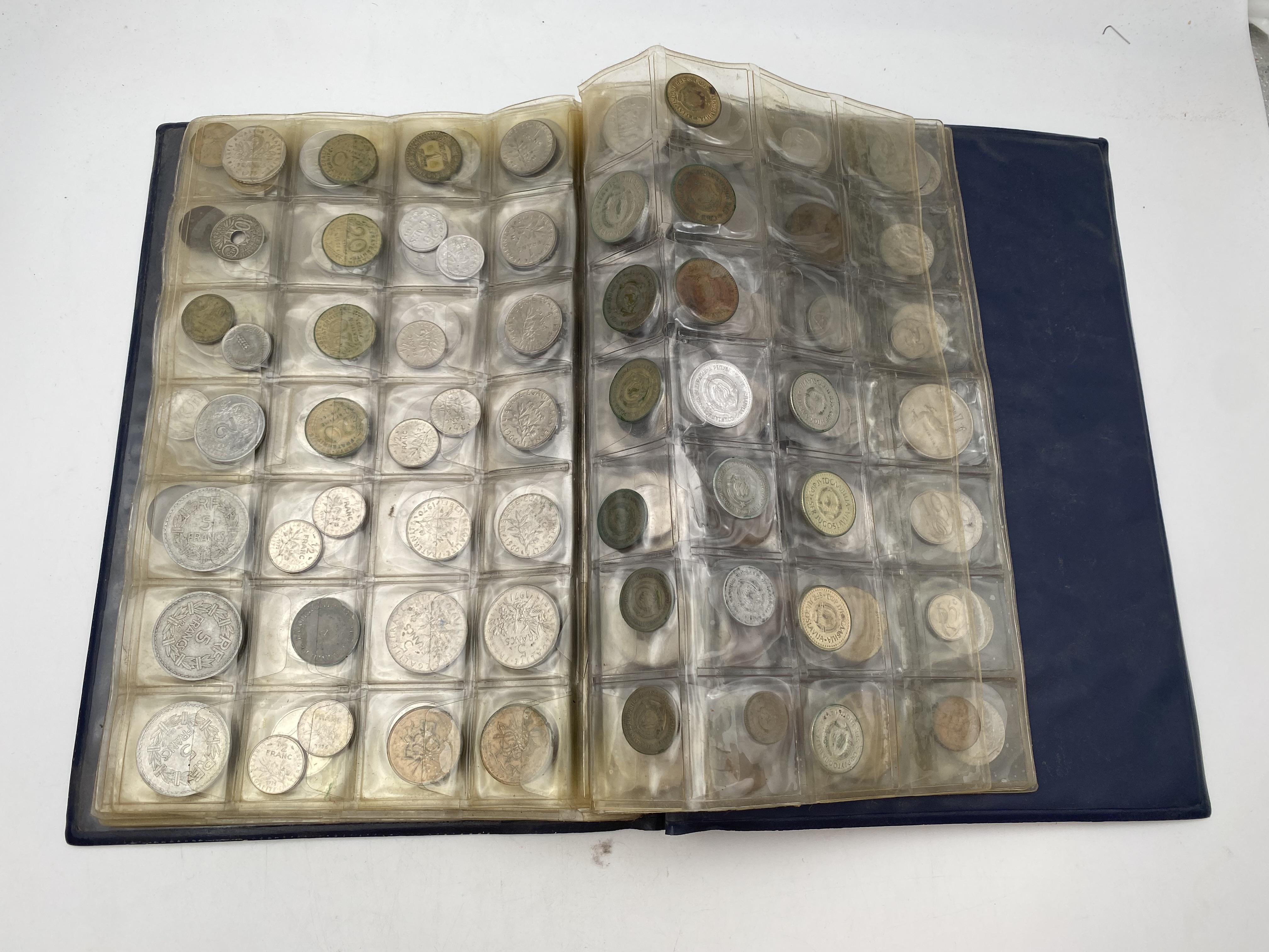 World - World Coin Album, contains a very large amount of coins, some of which are made of silver - 1 8