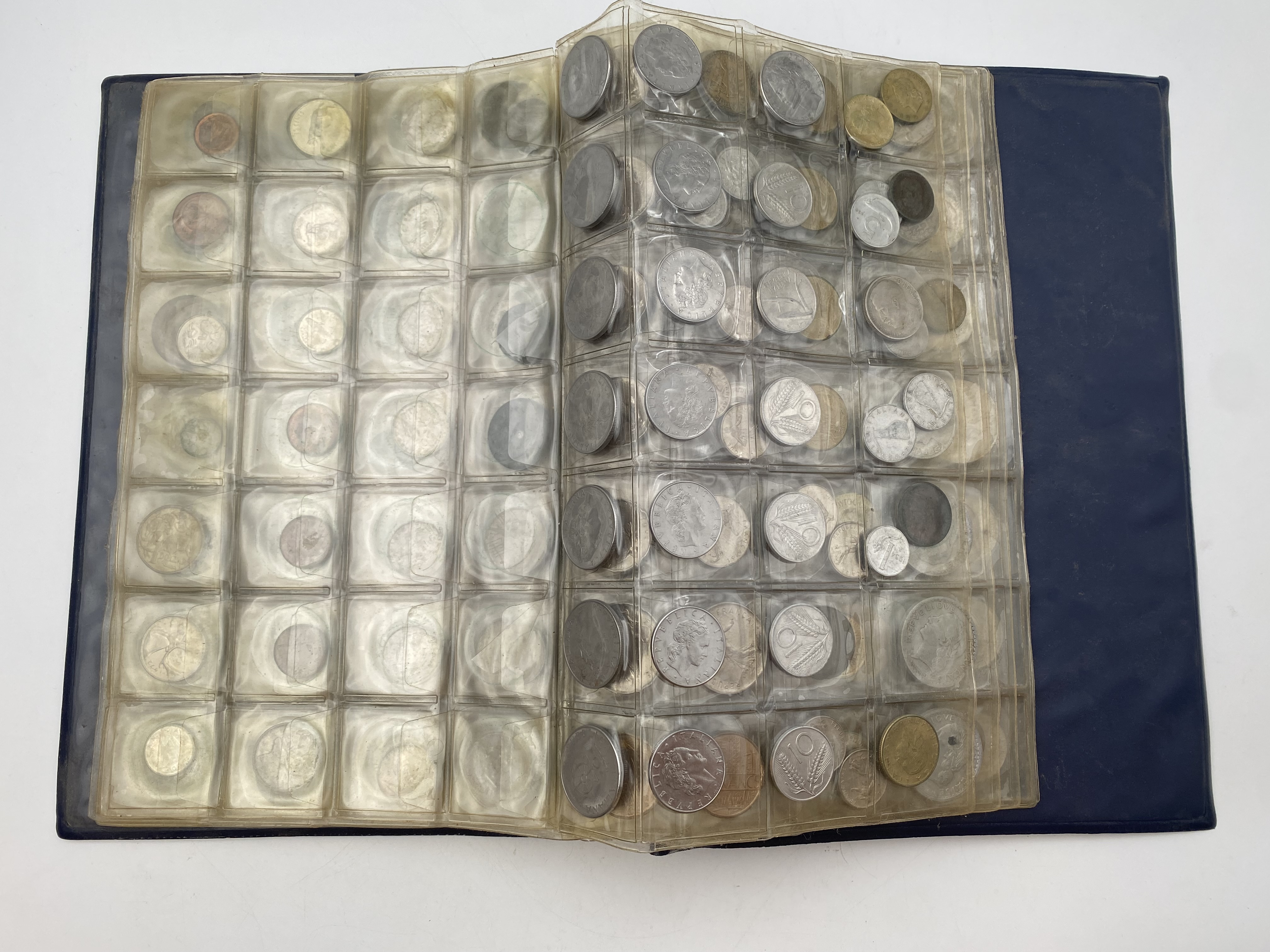 World - World Coin Album, contains a very large amount of coins, some of which are made of silver - 1 10