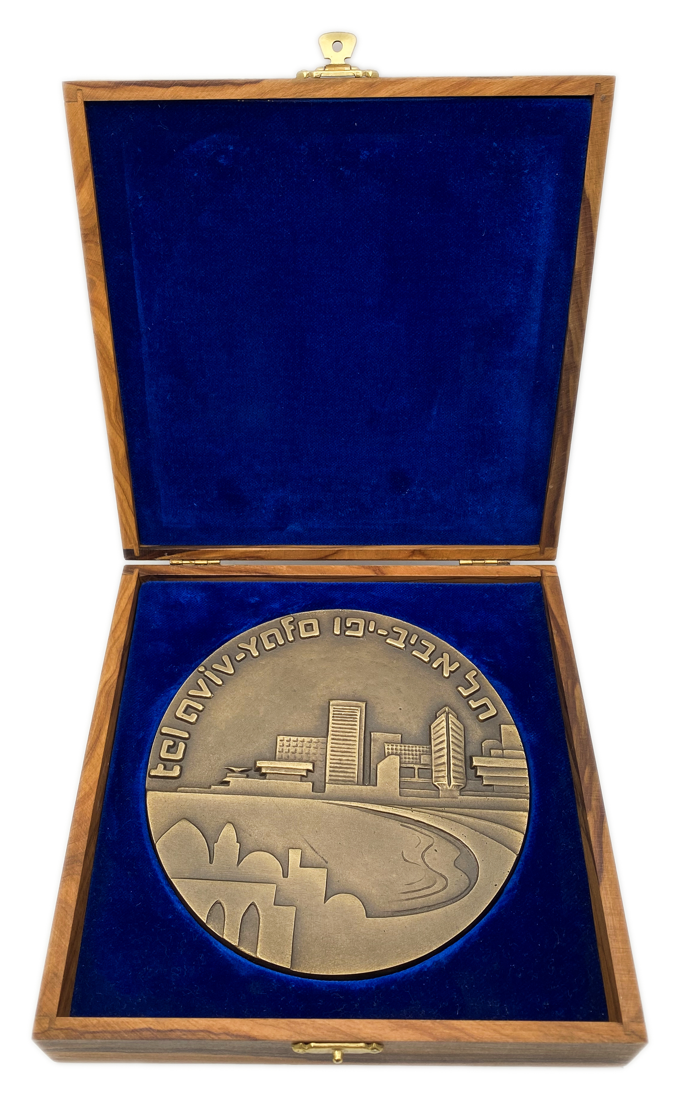 Israel - Model of the city of Tel Aviv, awarded as a service award by the Tel Aviv Municipality to its senior ... - 1 3