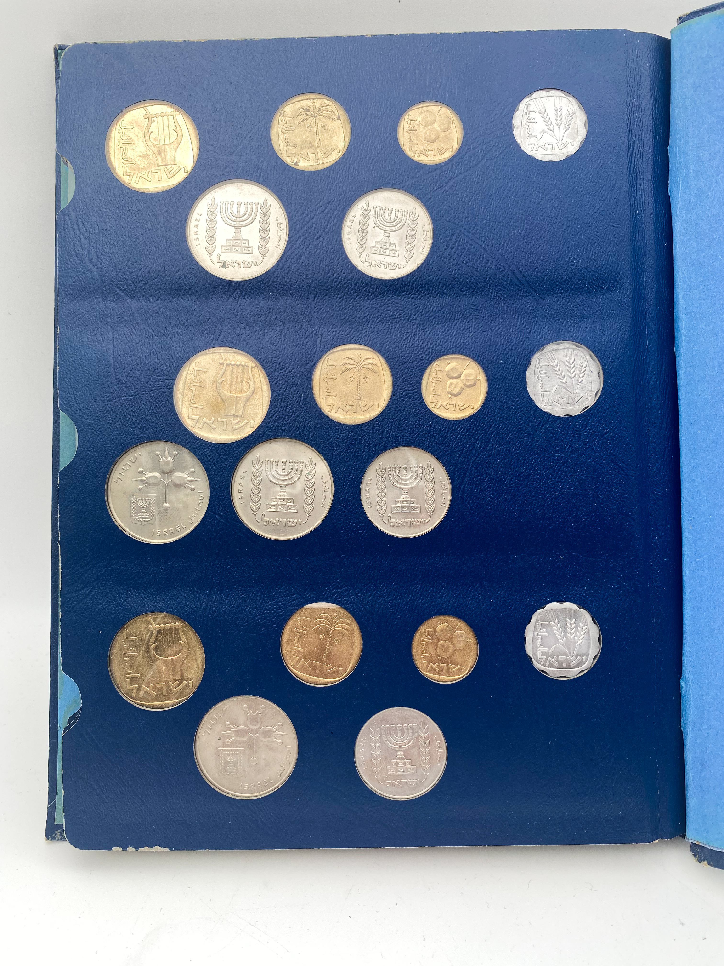 Israel - A Coins Album of the Agorah - Lira Period, of Years 1960-1968, Full of Different Coins - 1 8
