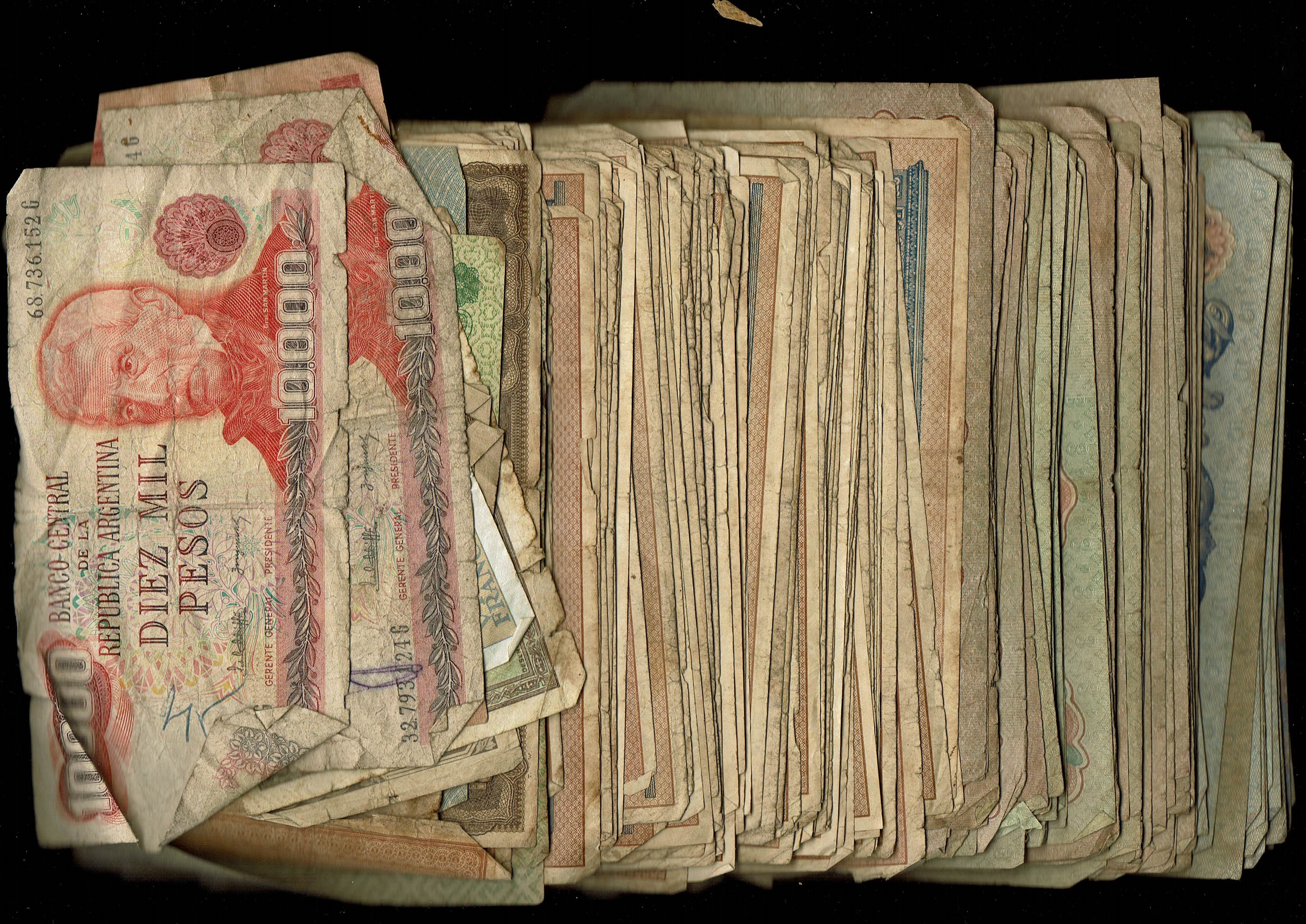 Eastern Europe / Soviet Union - Many hundreds of unsorted banknotes which have been collected over several years ... - 1 0
