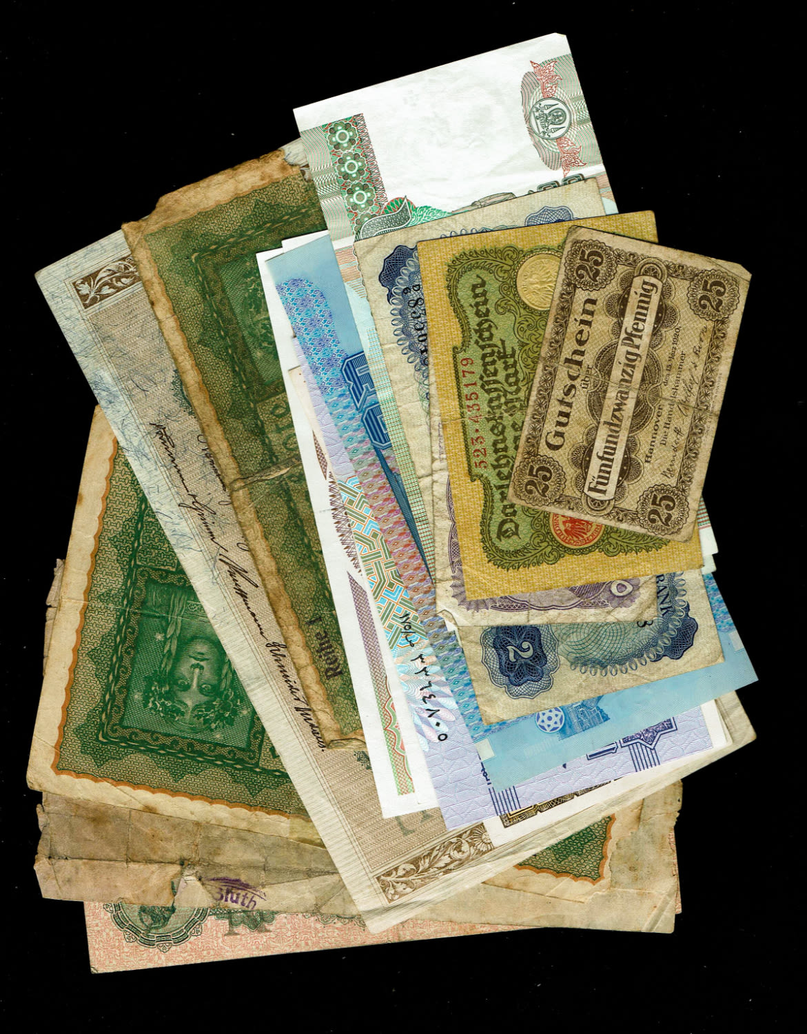 World - a large collection of world banknotes - there are quite a few photos, we recommend going through them all ... - 1 3