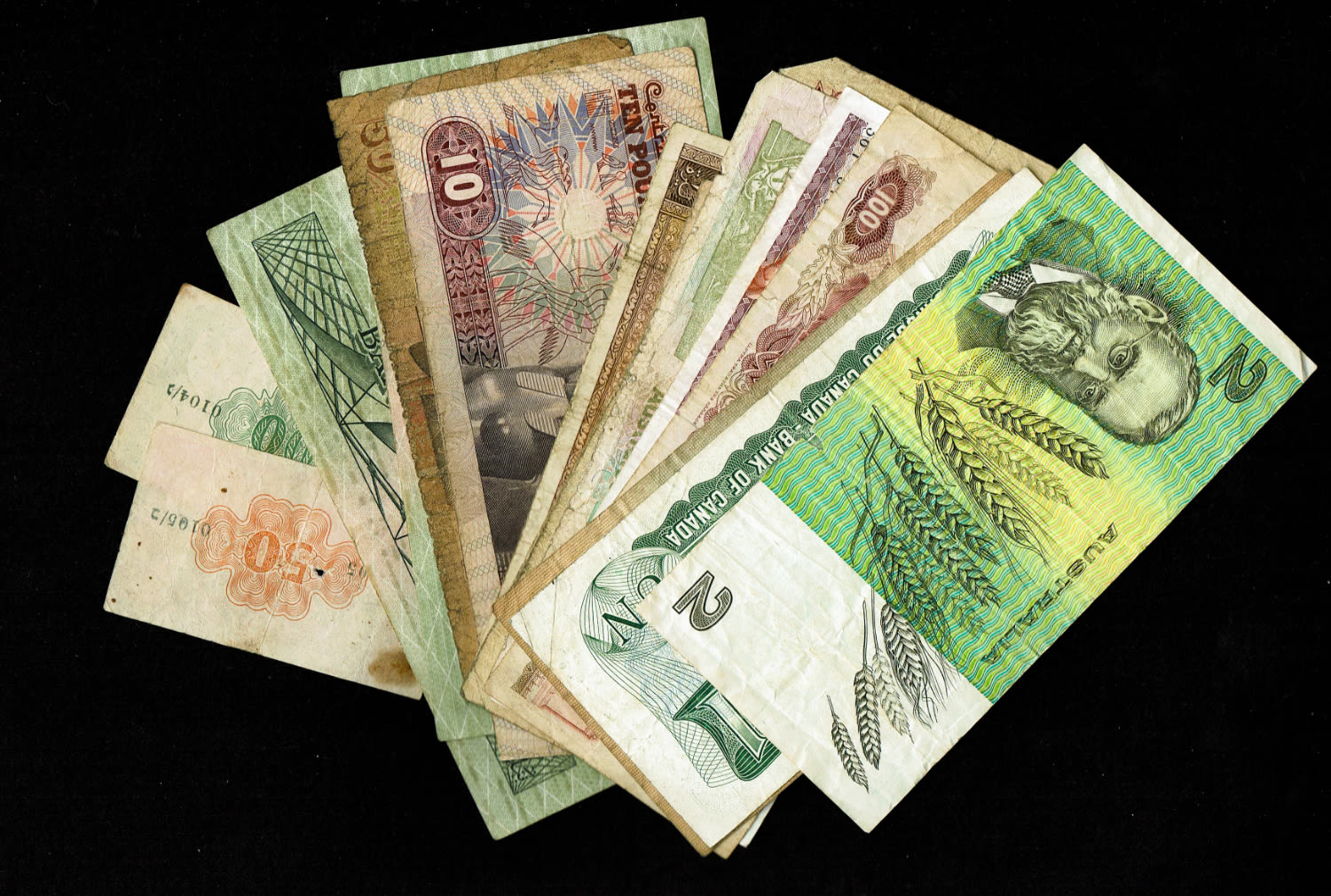 World - a large collection of world banknotes - there are quite a few photos, we recommend going through them all ... - 1 2