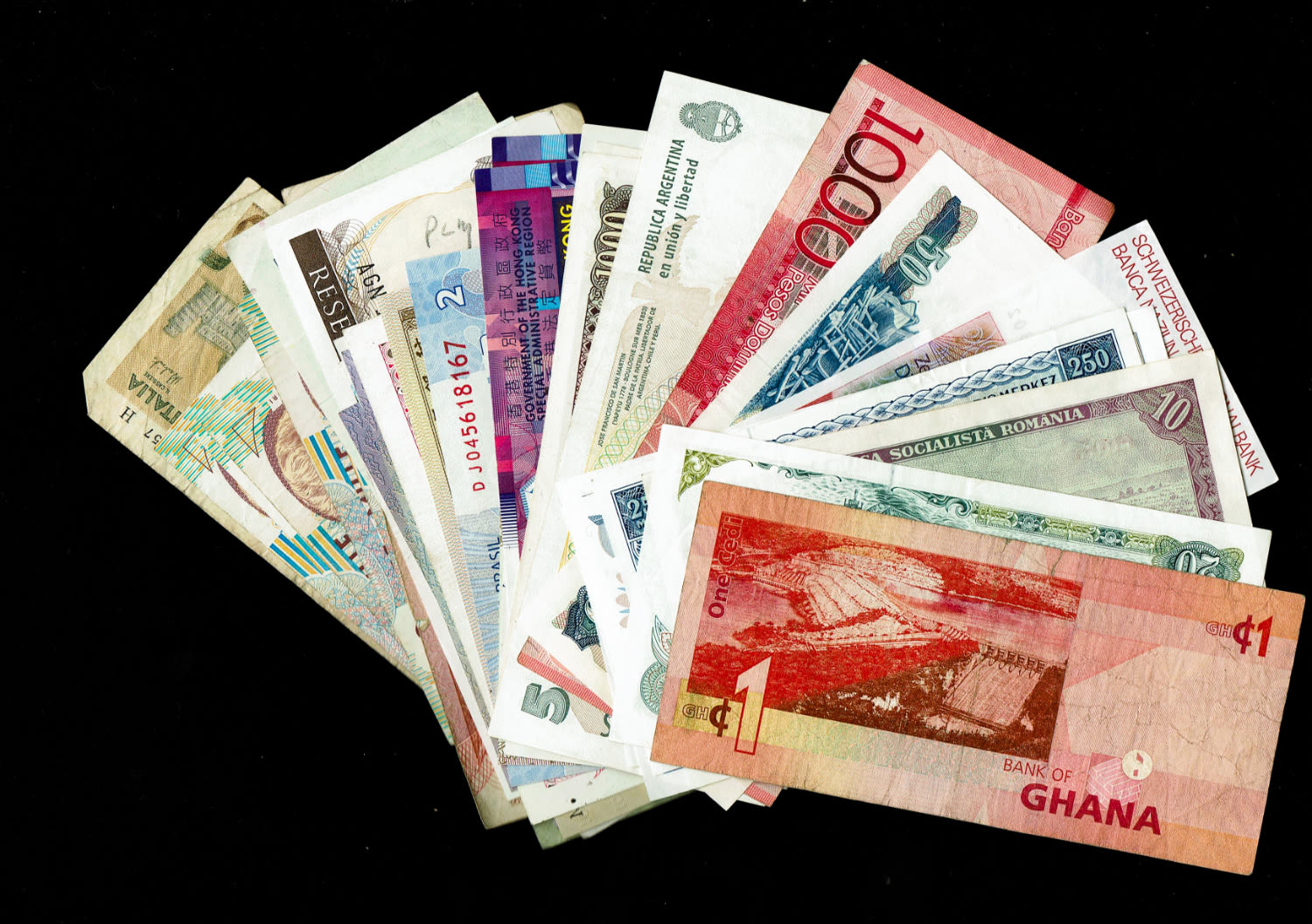 World - a large collection of world banknotes - there are quite a few photos, we recommend going through them all ... - 1 9