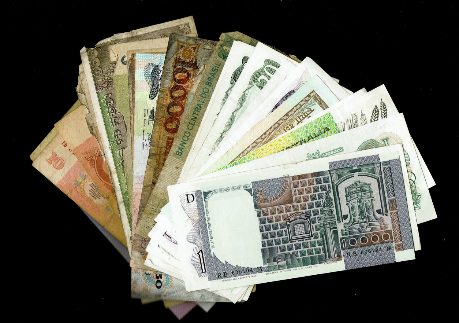 World - a large collection of world banknotes - there are quite a few photos, we recommend going through them all ... - 1 12