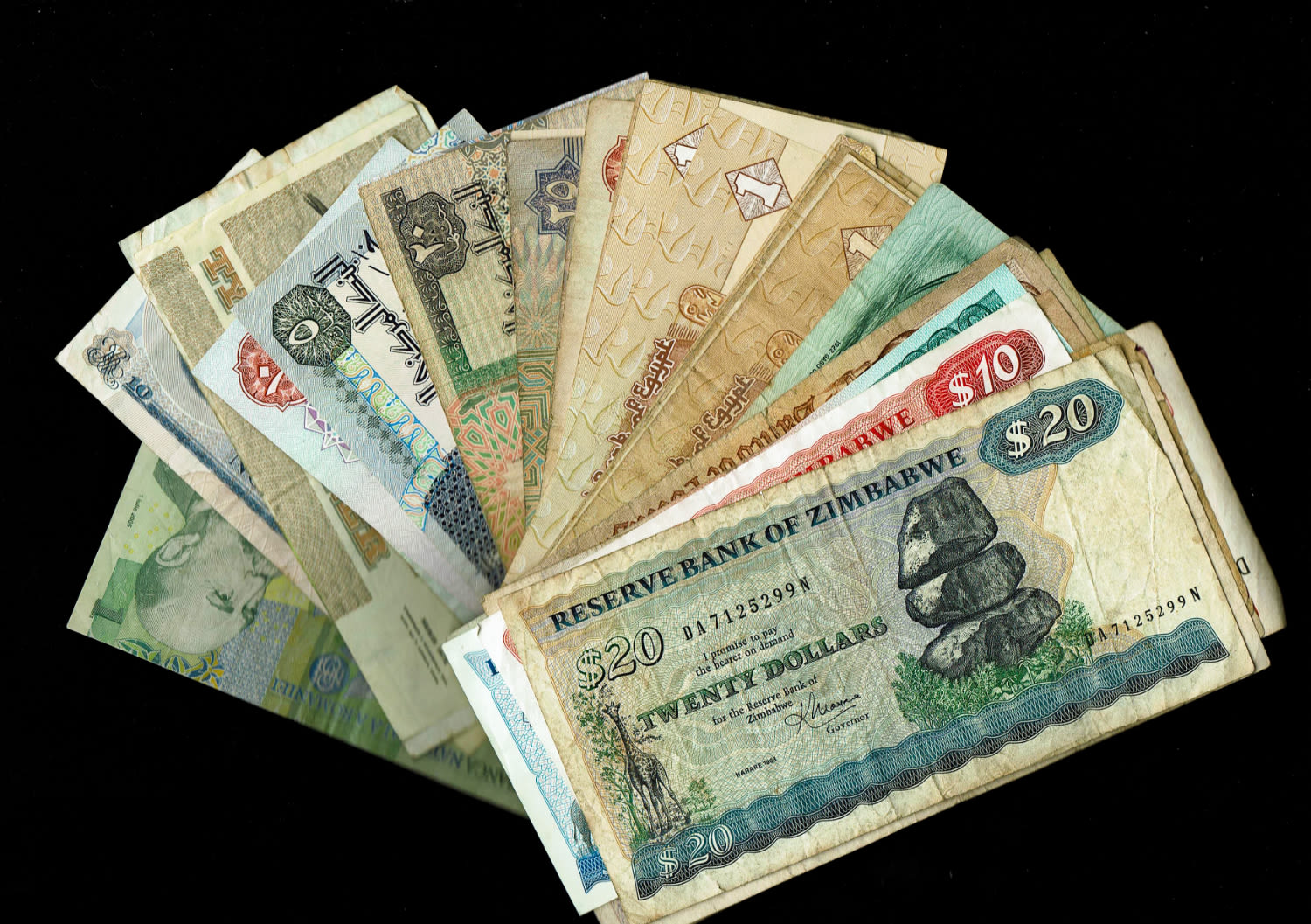 World - a large collection of world banknotes - there are quite a few photos, we recommend going through them all ... - 1 24