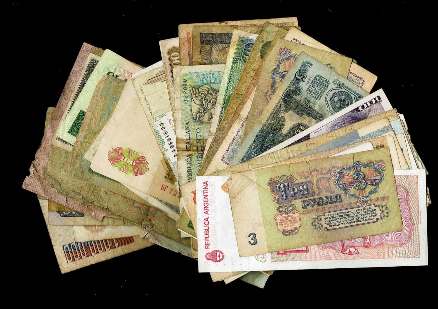 World - a large collection of world banknotes - there are quite a few photos, we recommend going through them all ... - 1 17