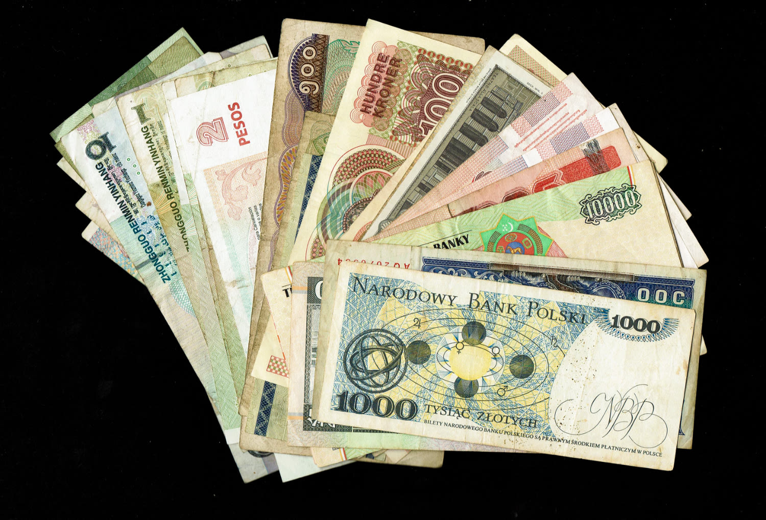 World - a large collection of world banknotes - there are quite a few photos, we recommend going through them all ... - 1 8