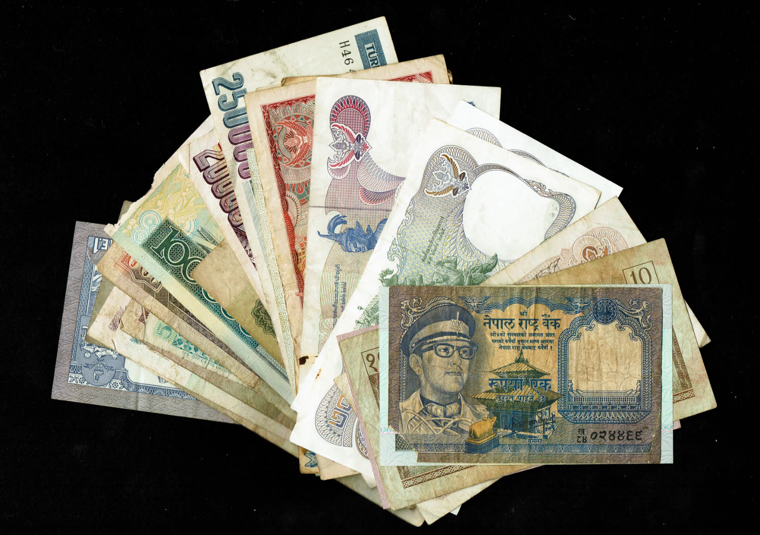 World - a large collection of world banknotes - there are quite a few photos, we recommend going through them all ... - 1 16
