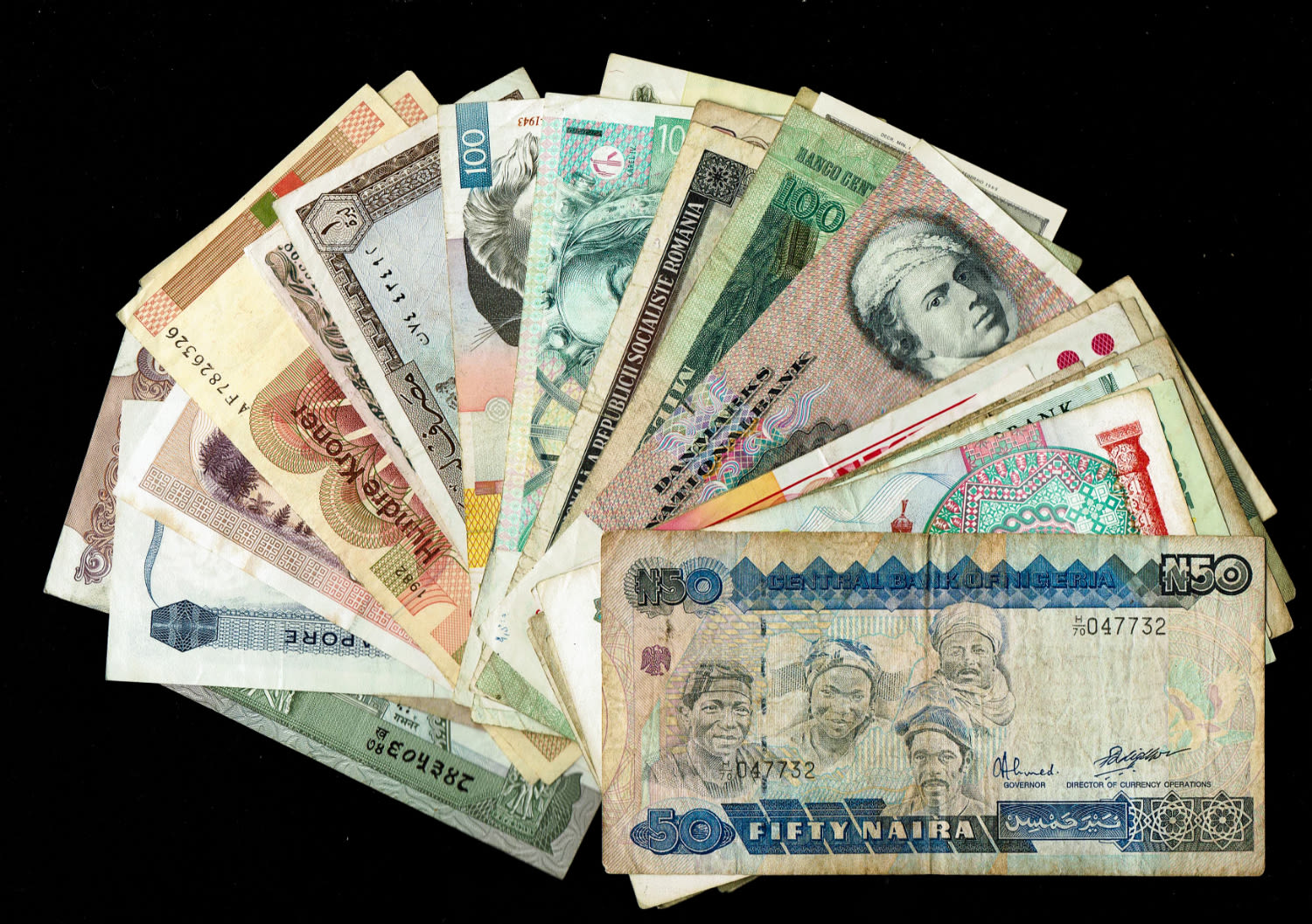 World - a large collection of world banknotes - there are quite a few photos, we recommend going through them all ... - 1 6