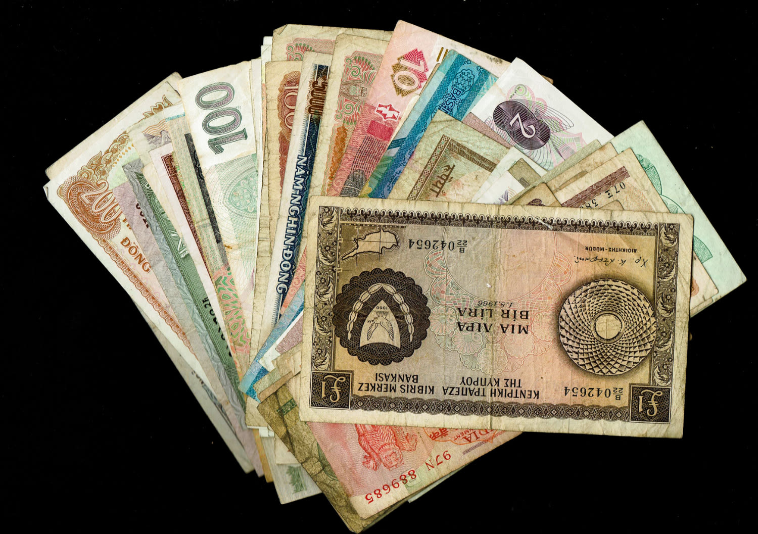 World - a large collection of world banknotes - there are quite a few photos, we recommend going through them all ... - 1 5
